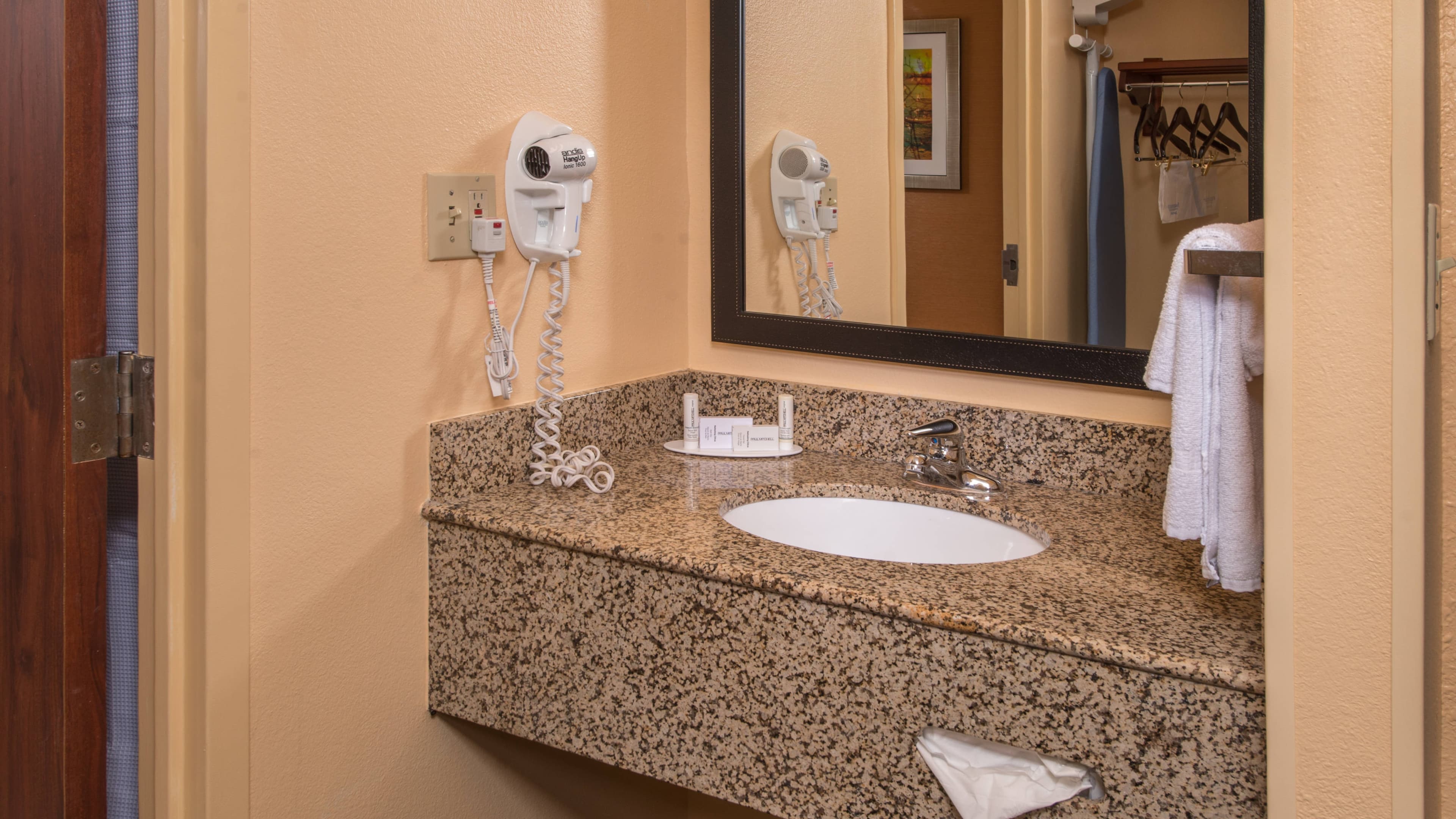Fairfield Inn & Suites Dulles Airport Chantilly - Image 4