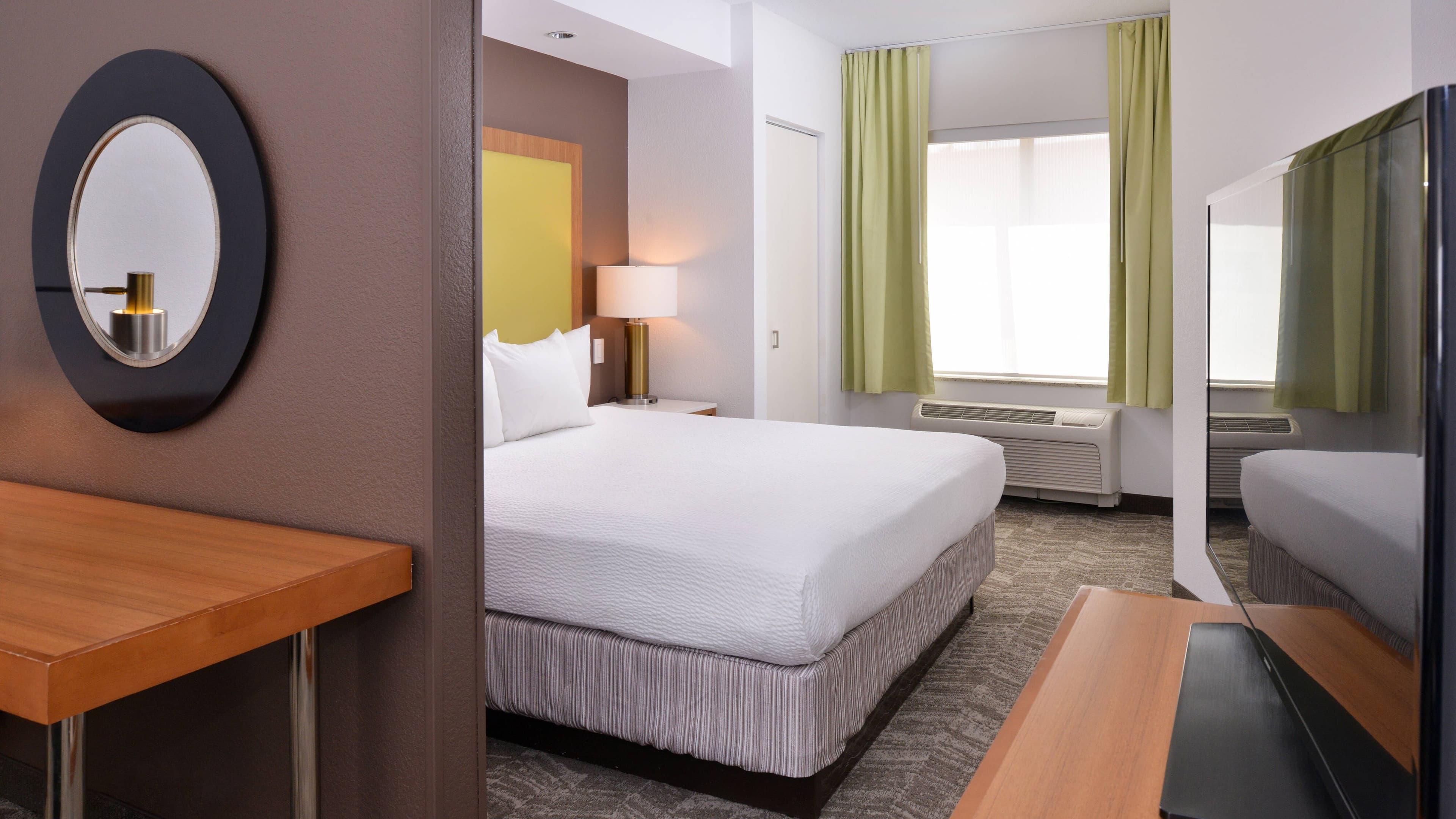 One King Bed Suite - Image 4