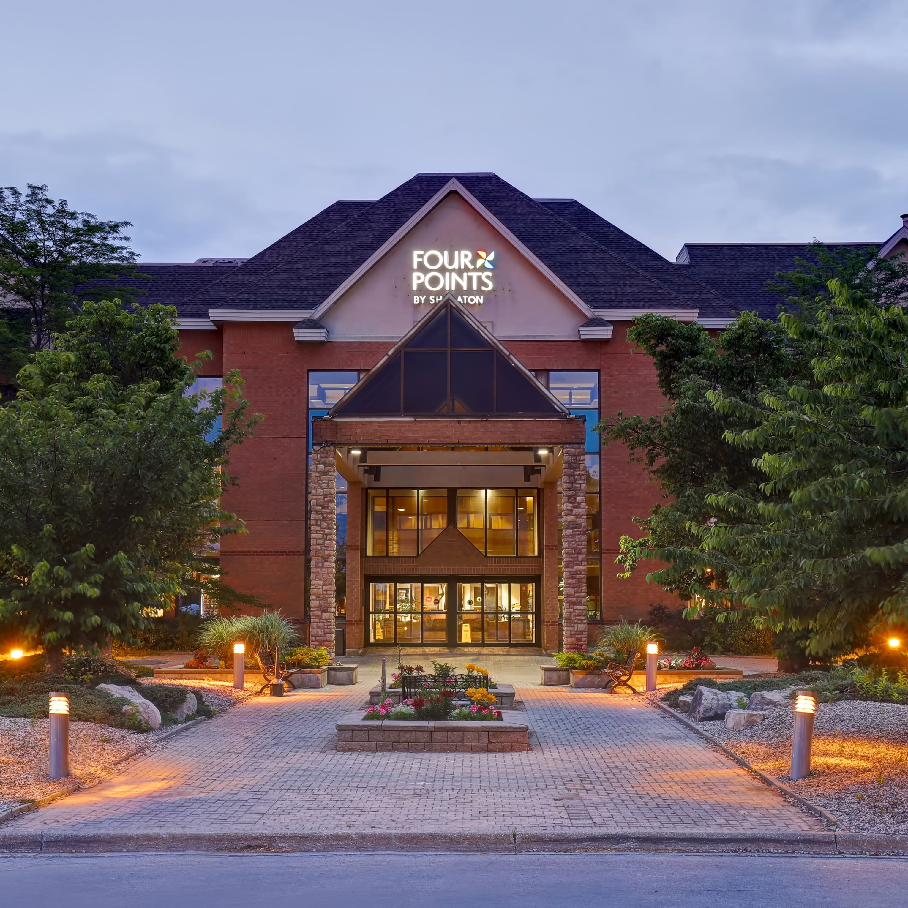Four Points by Sheraton St. Catharines Niagara Suites - Image 1