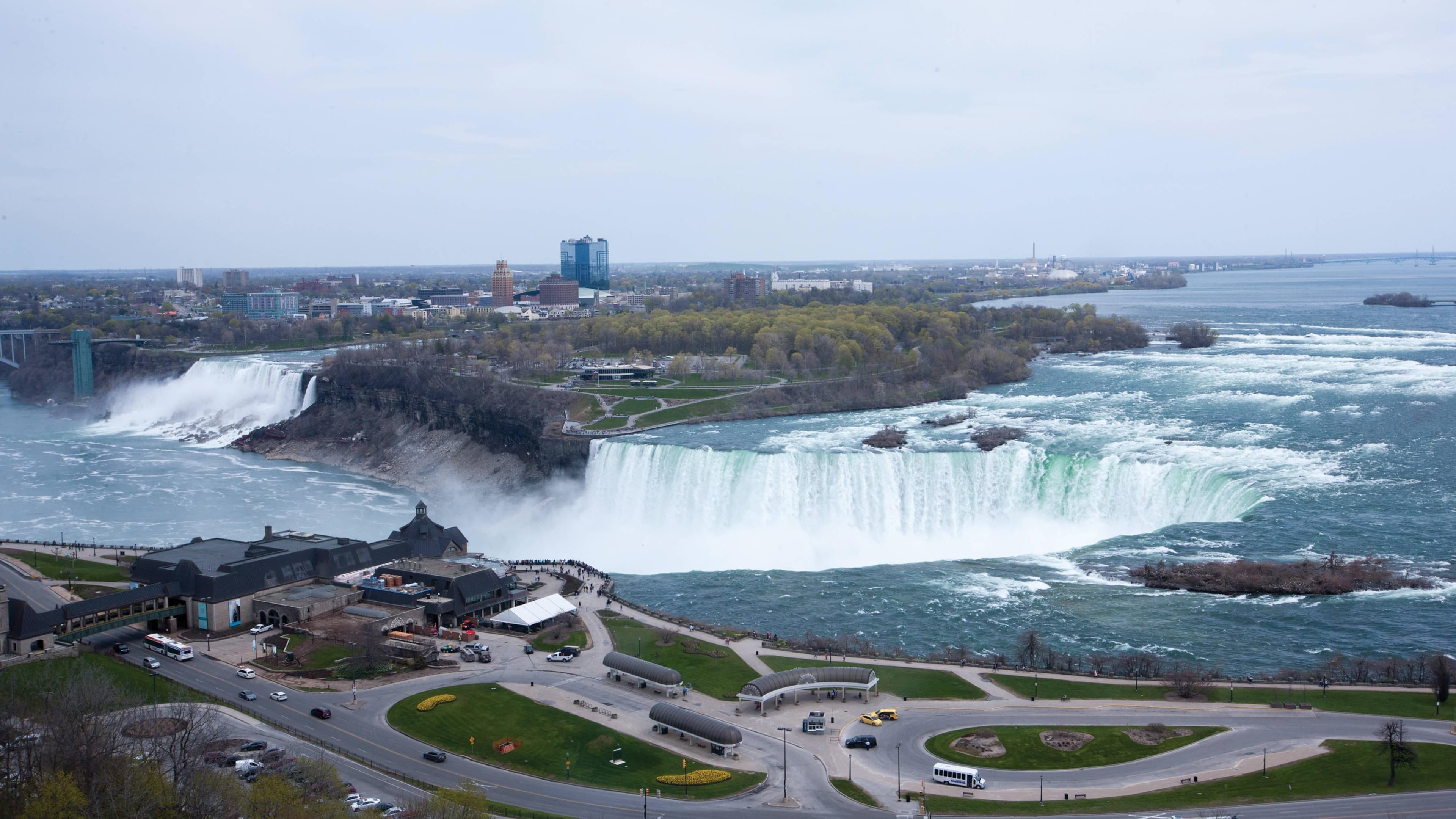 Niagara Falls Marriott on the Falls — 7