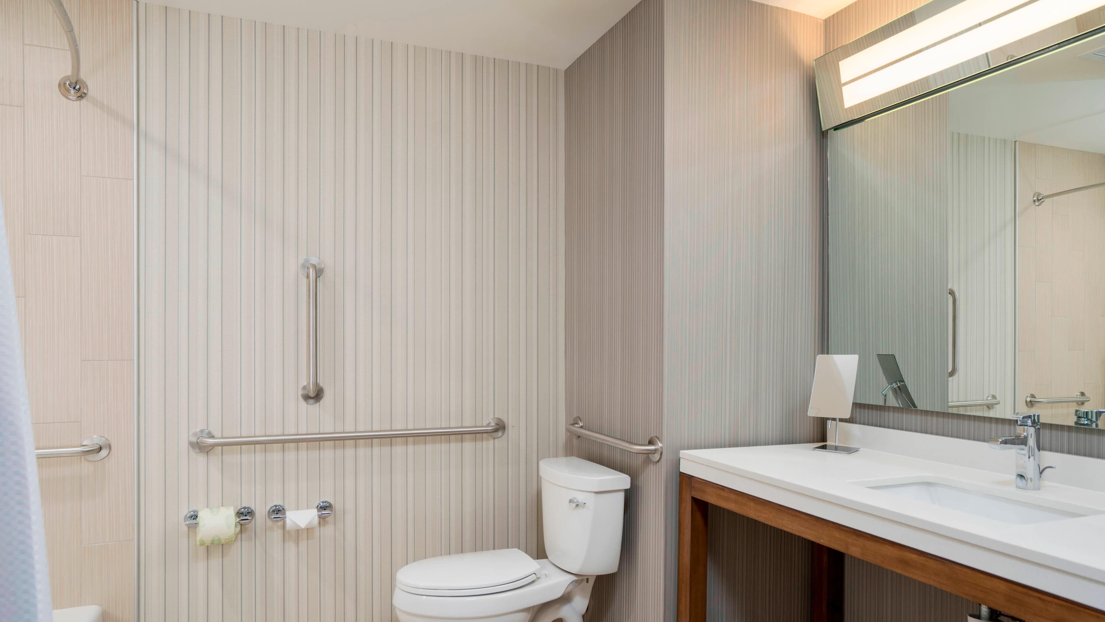 Holiday Inn Express & Suites Niagara Falls — 7