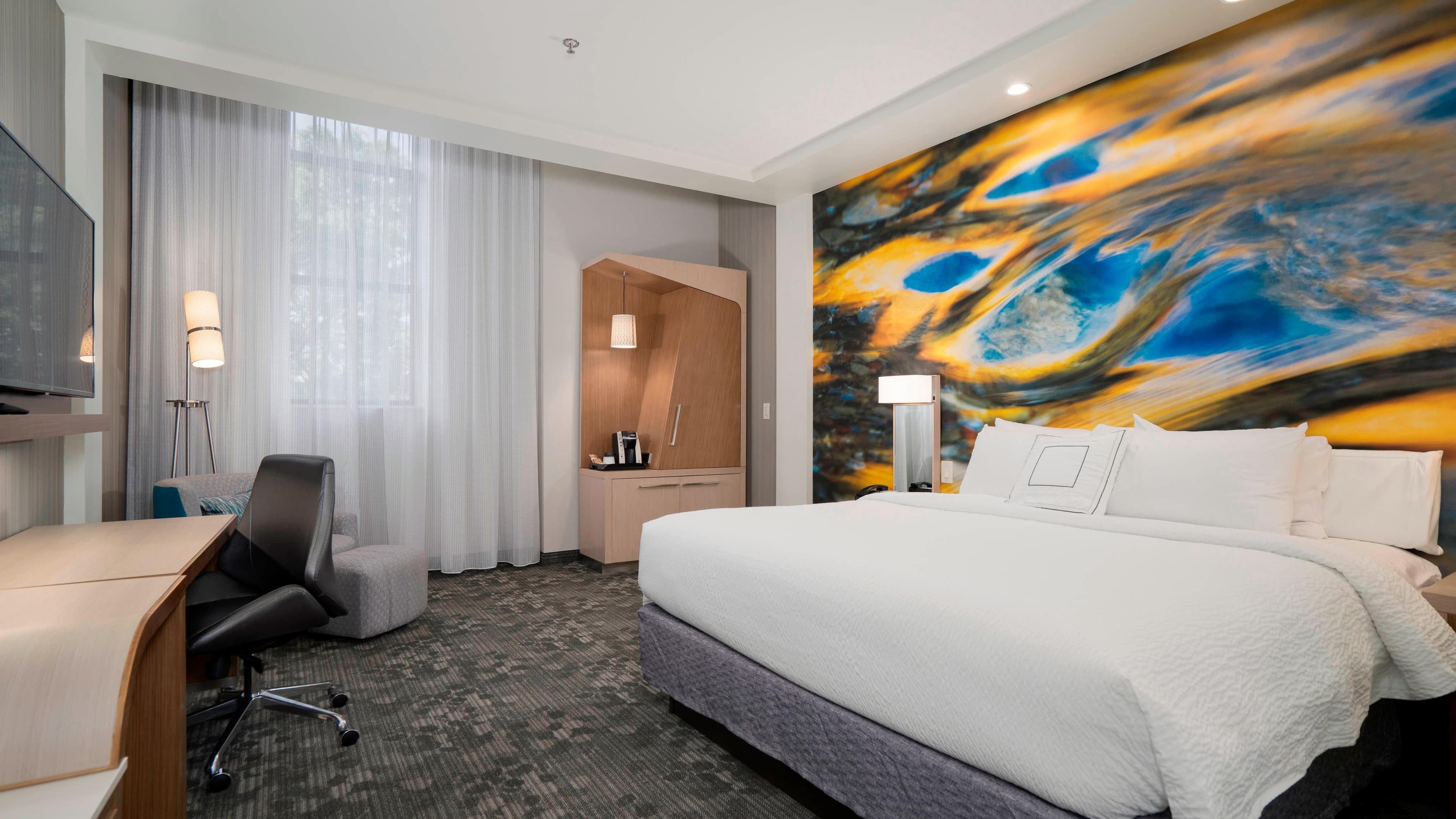 Holiday Inn Express & Suites Niagara Falls - Image 5