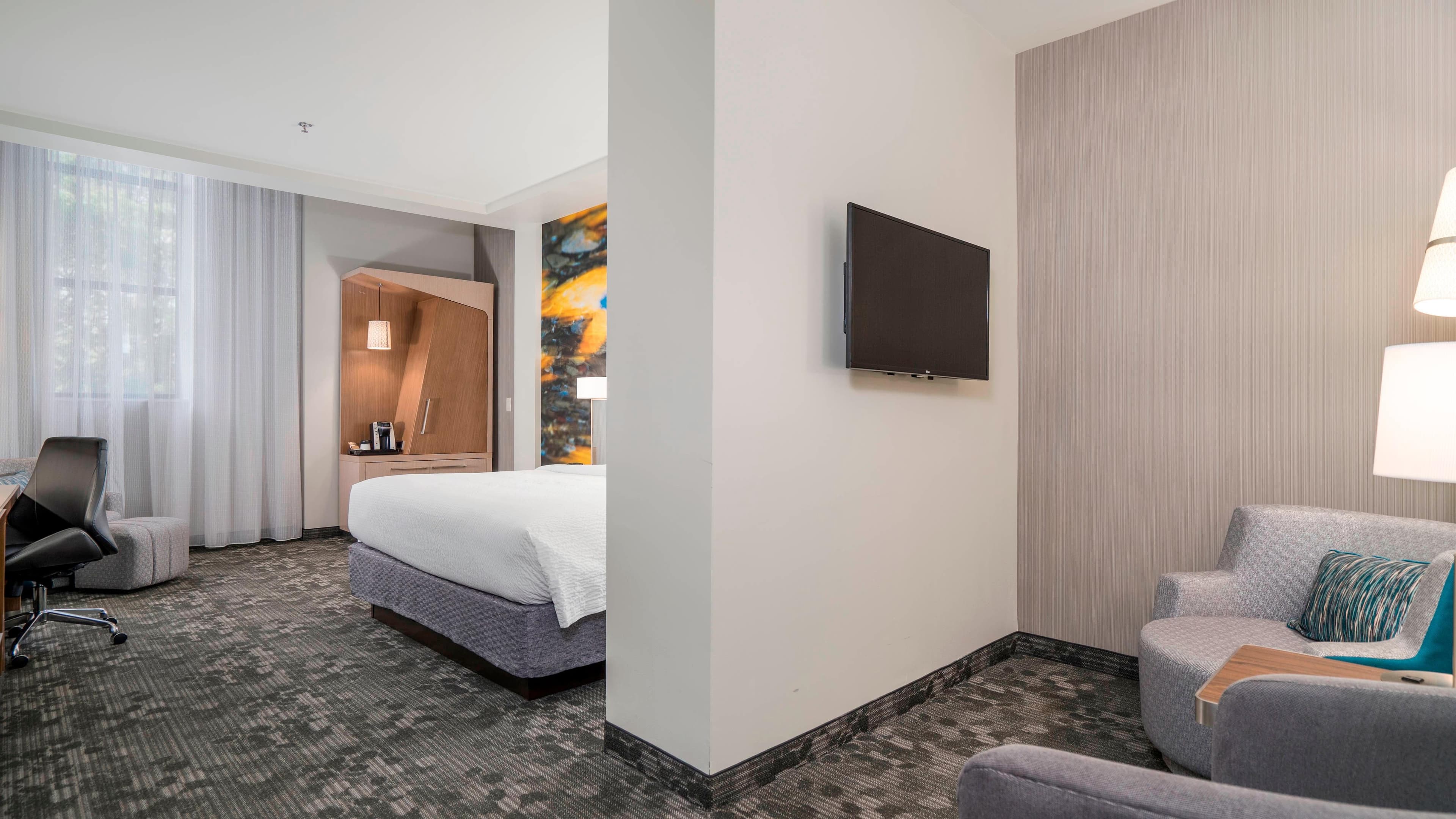 Holiday Inn Express & Suites Niagara Falls — 6