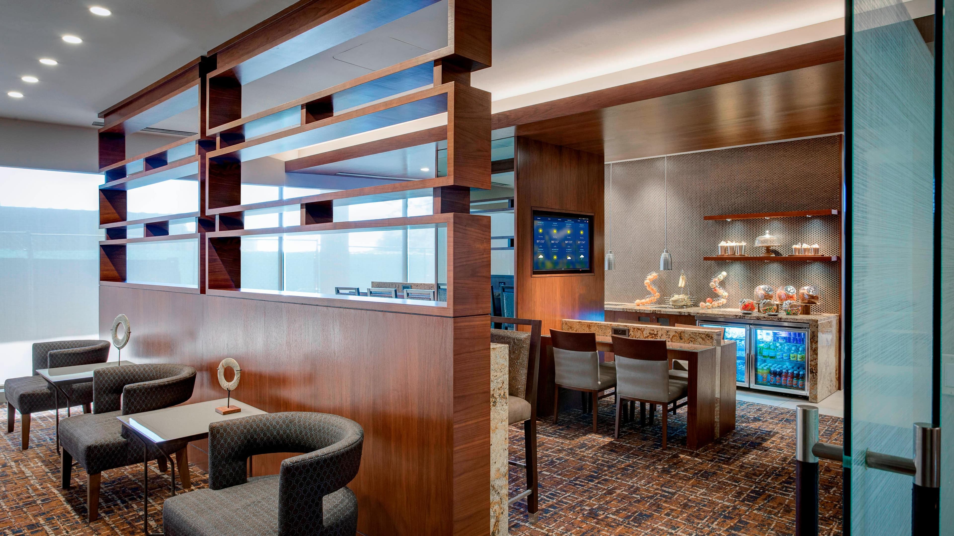 M Club level - Image 11