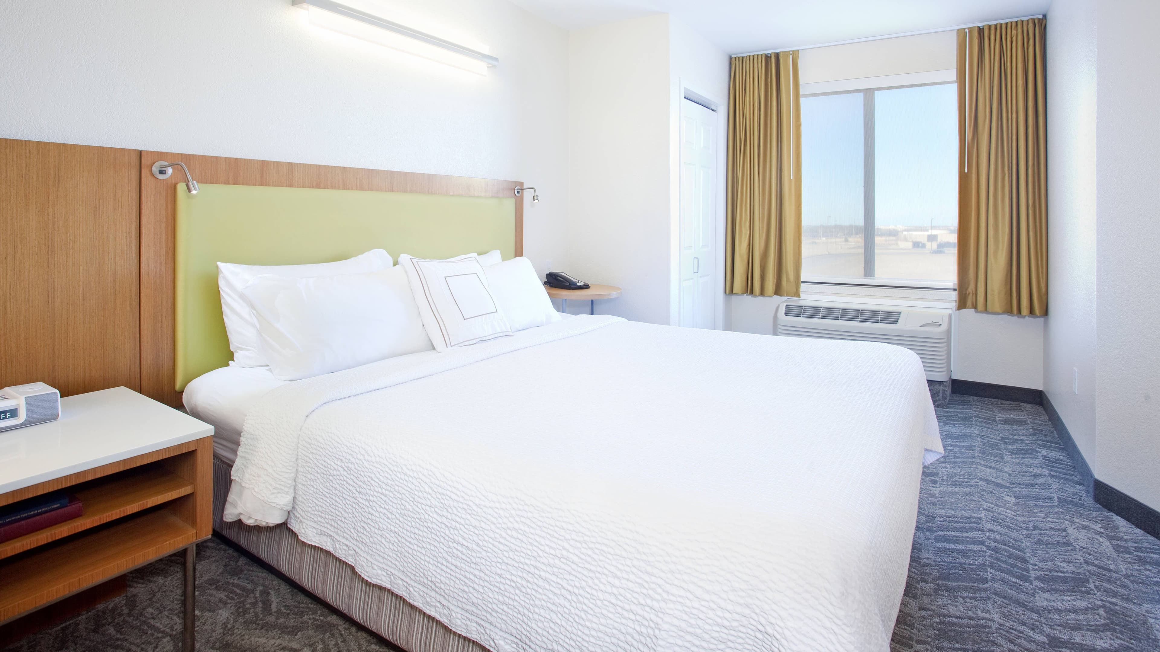 SpringHill Suites Wichita East at Plazzio - Image 4