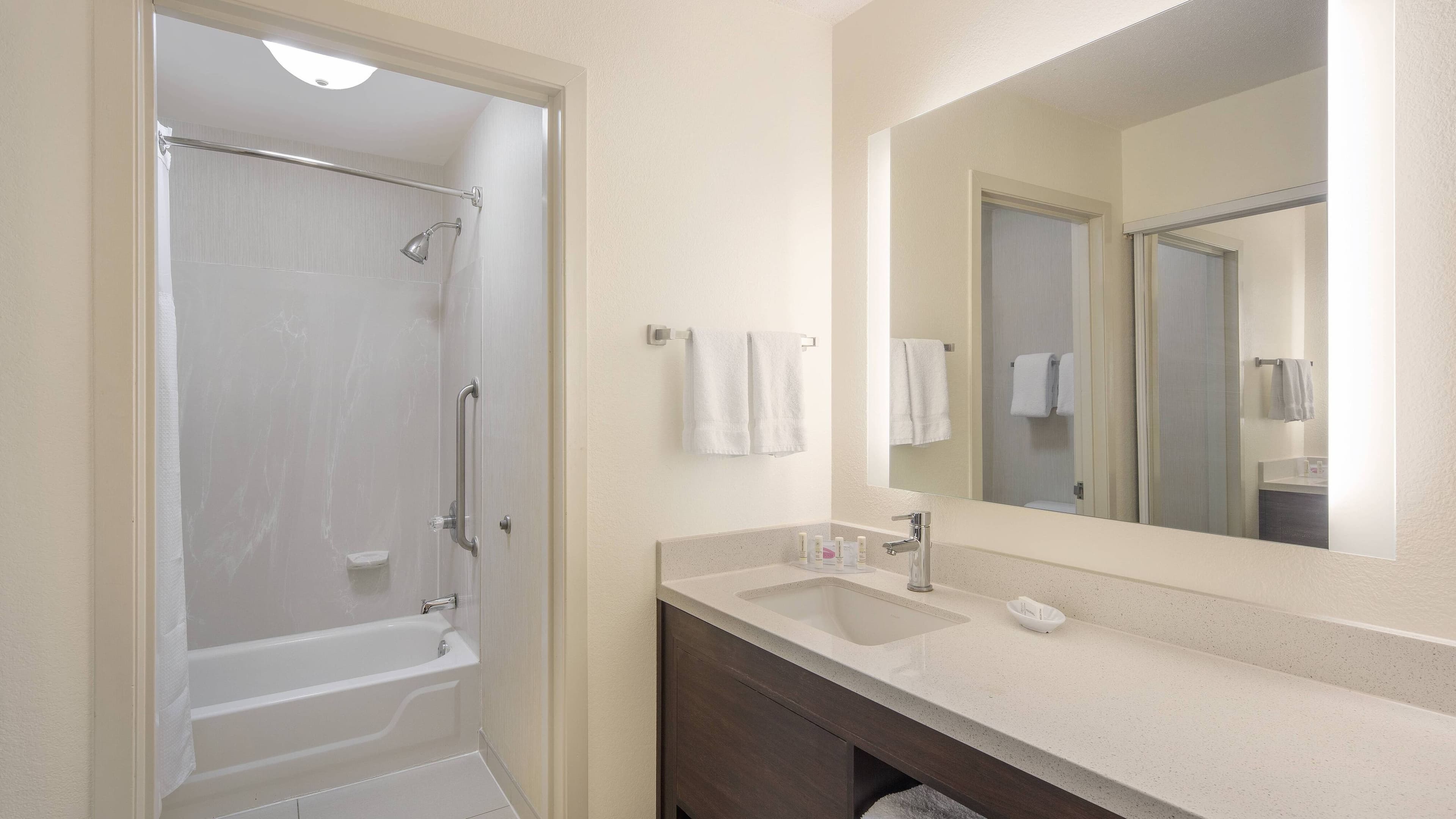 Crowne Plaza Indianapolis-Airport — 23