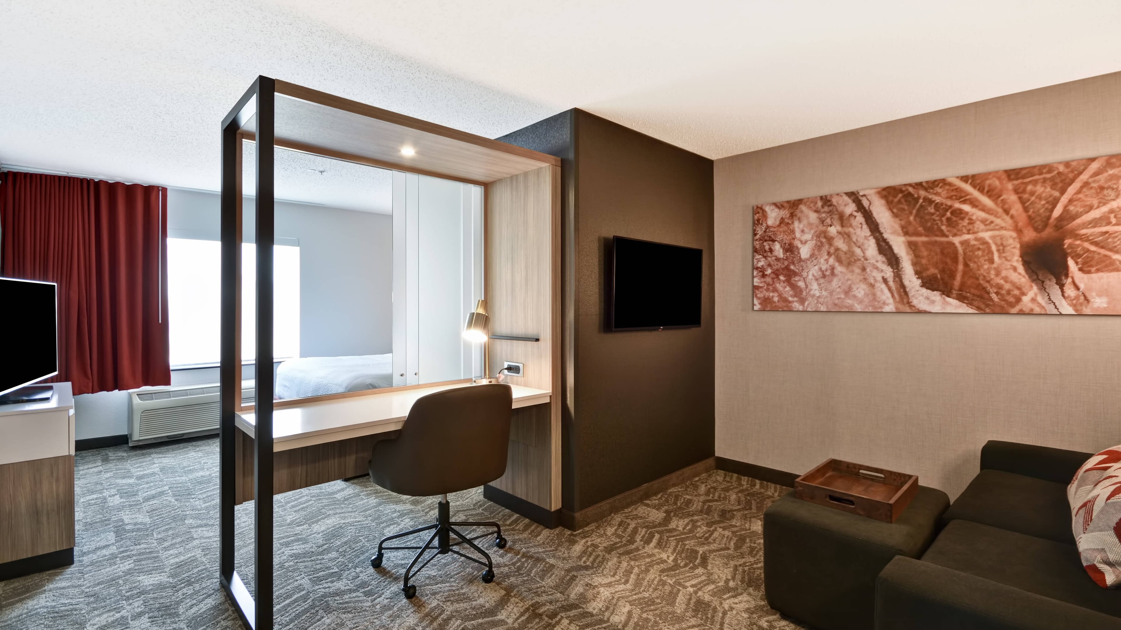 Suite - Image 1
