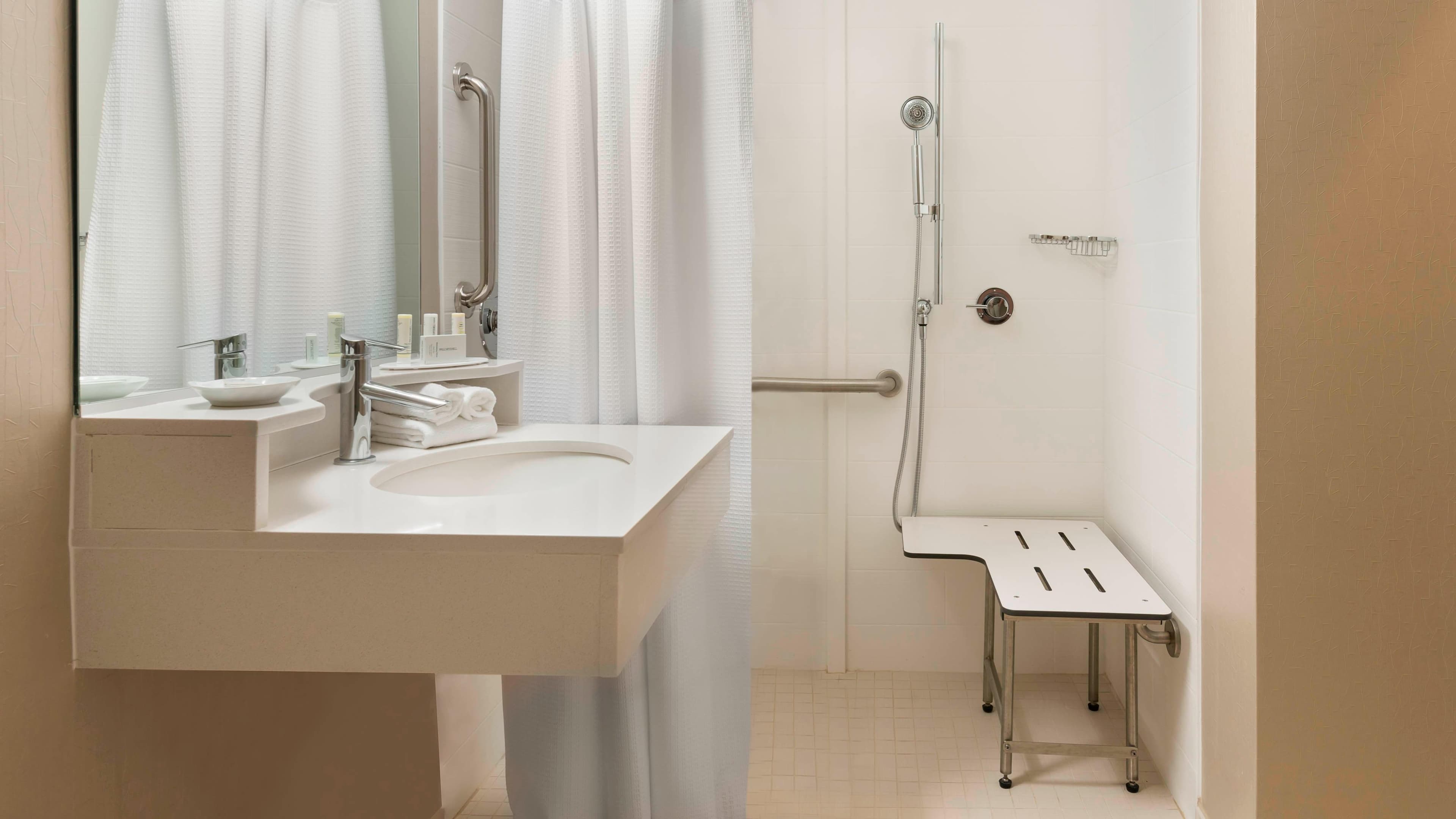 Holiday Inn Express & Suites Shelbyville Indianapolis — 8