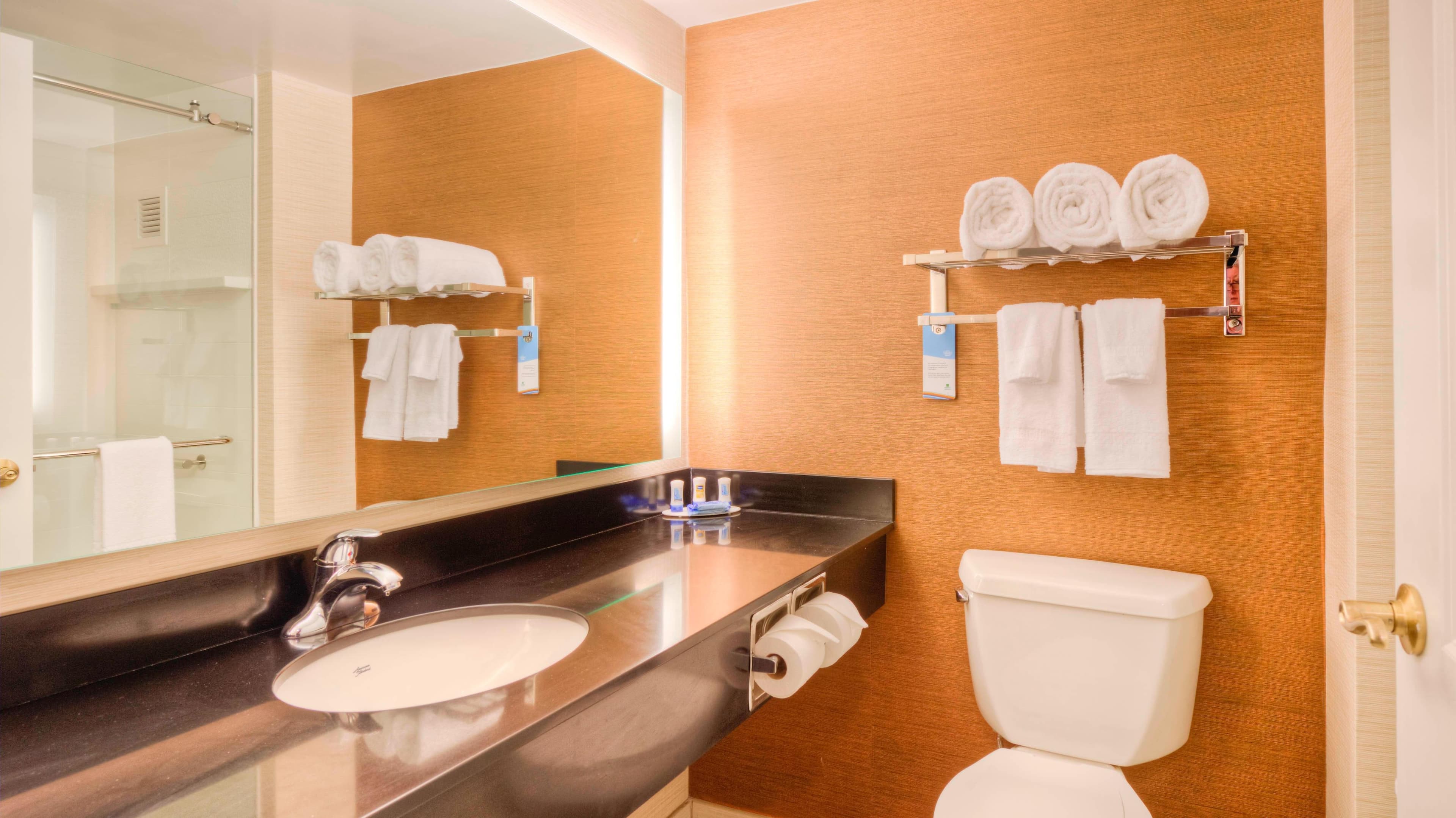 Fairfield Inn & Suites Winston-Salem Downtown - Image 2