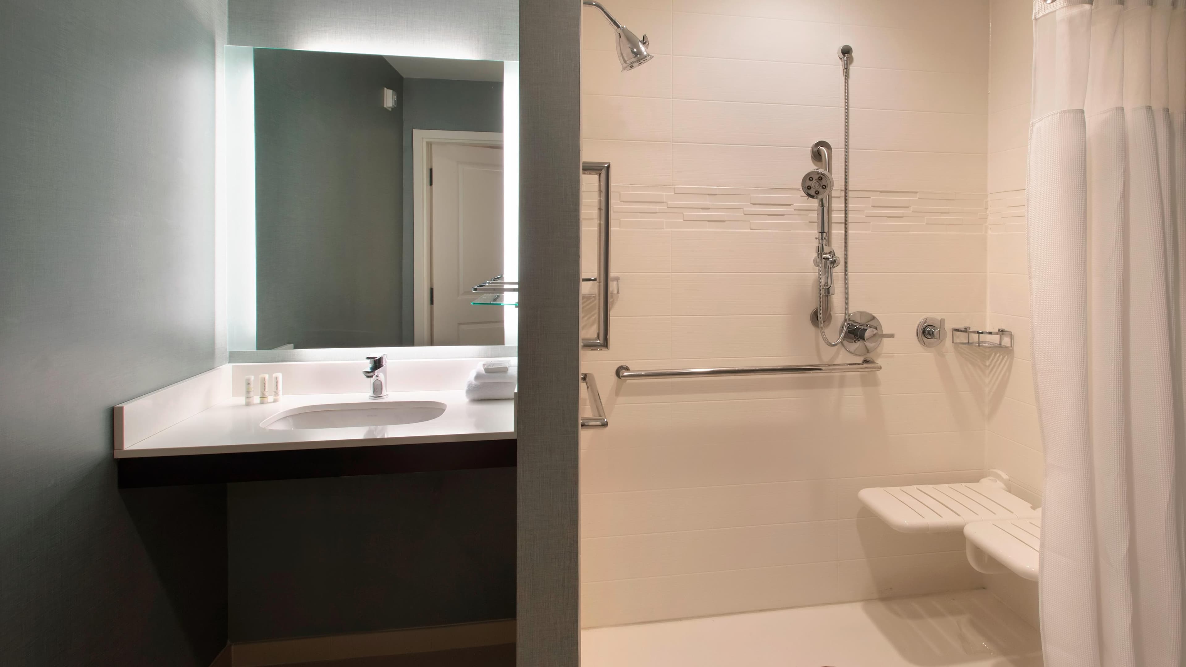 Residence Inn Long Island East End - Image 4