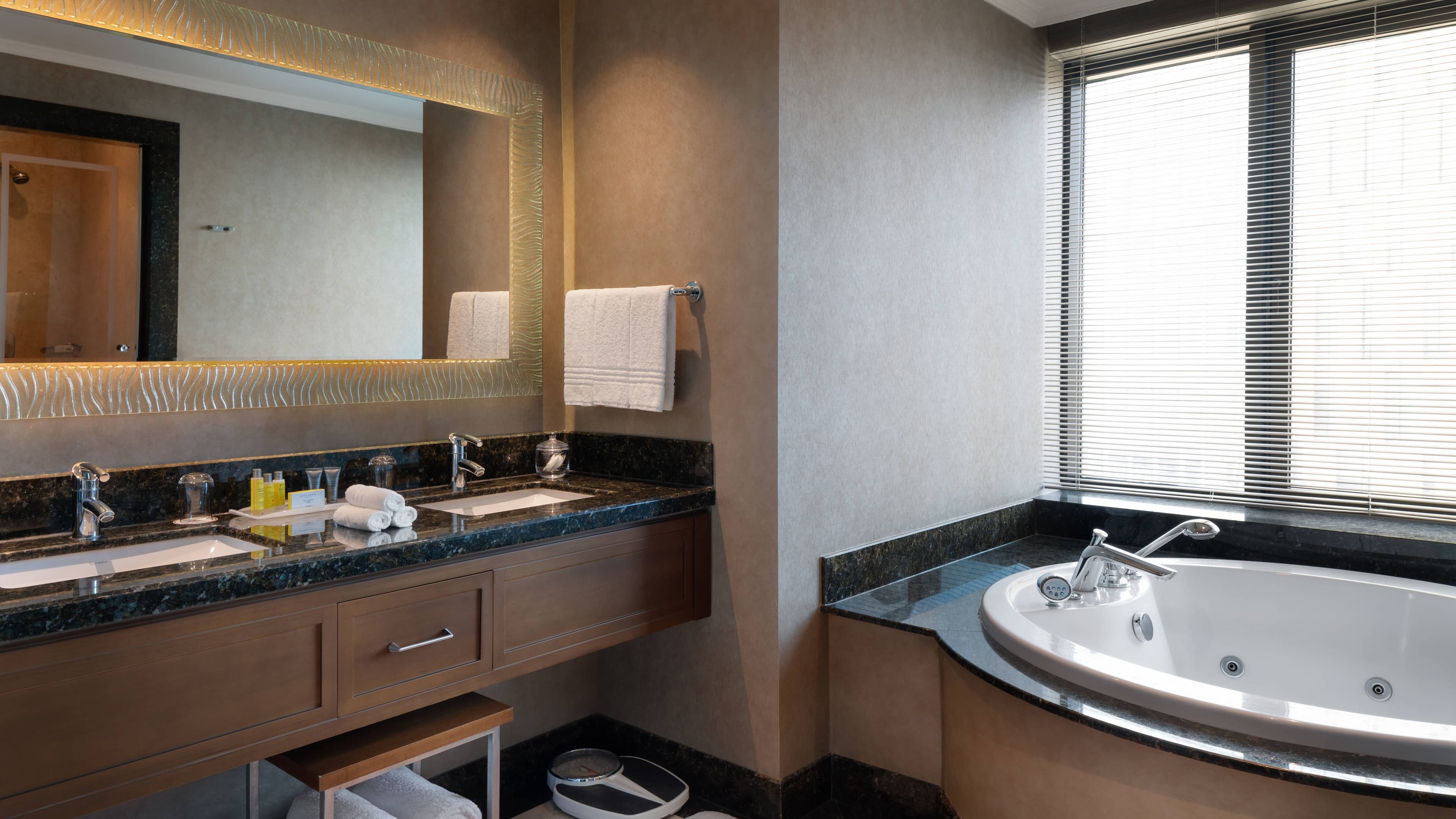 Holiday Inn Istanbul City — 17