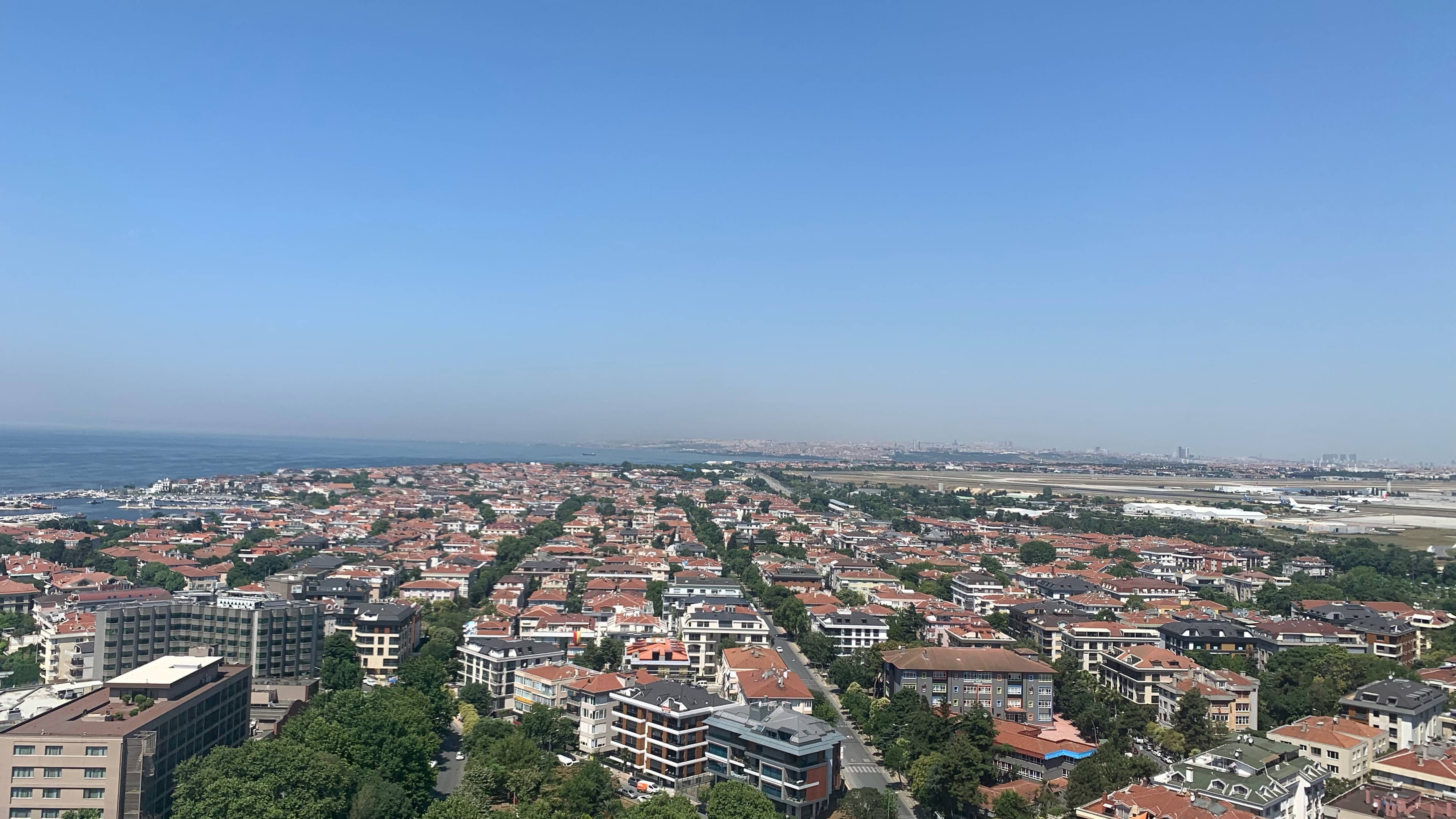 Deluxe City 1 King Bed - Image 2