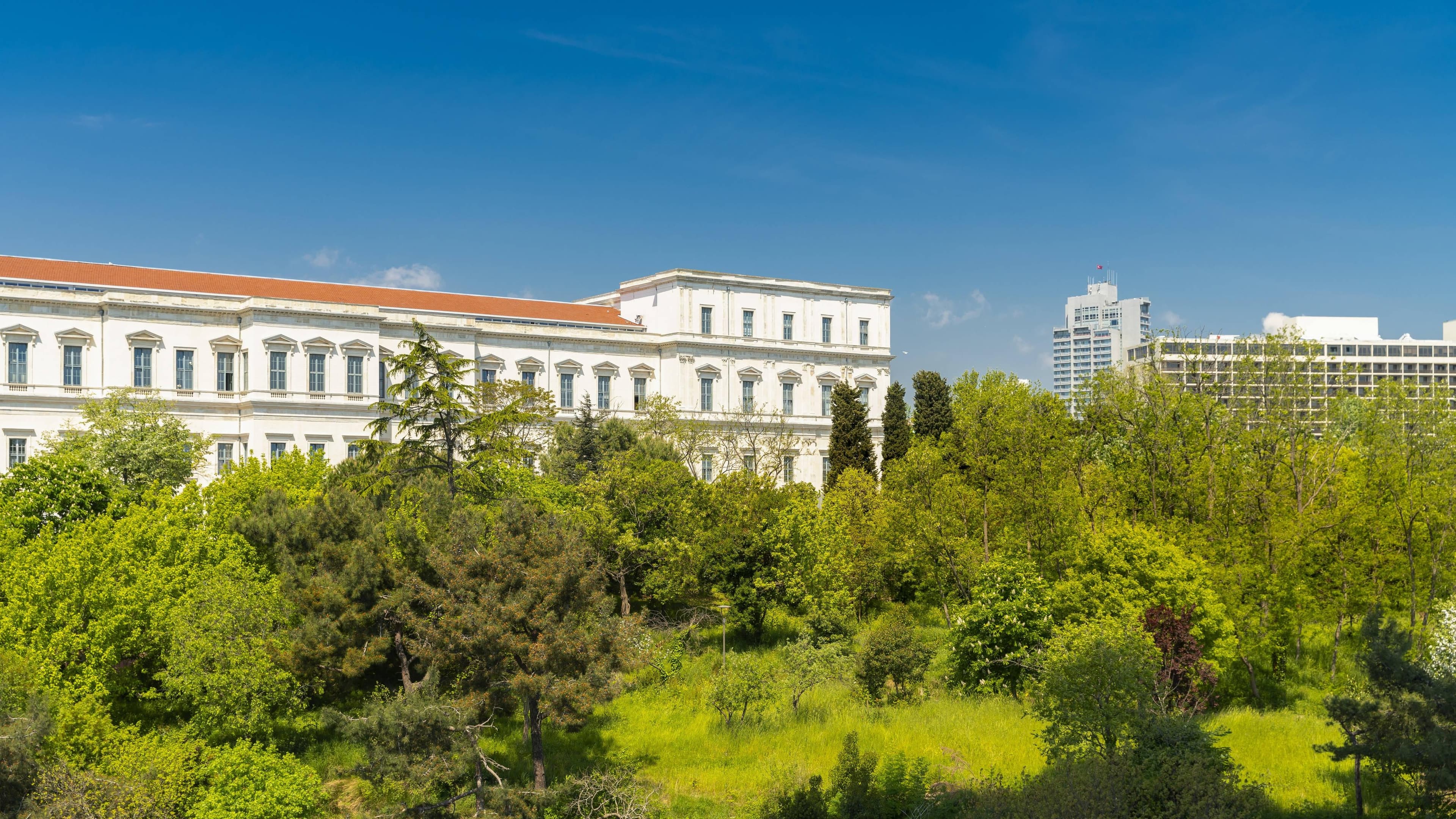 Twin Room with Park View - Image 2