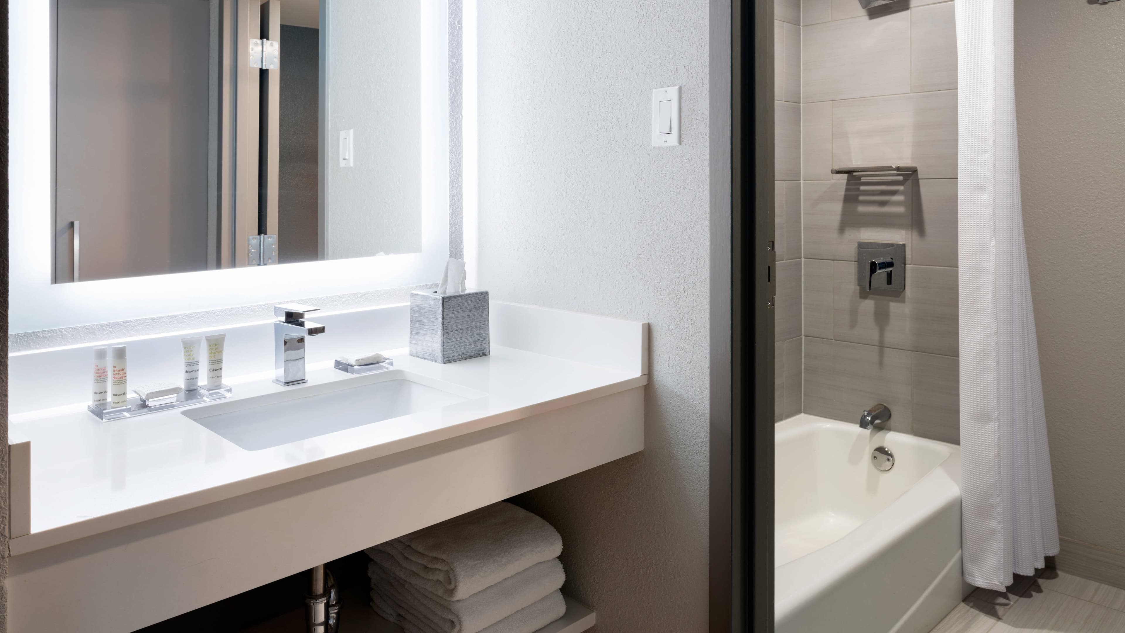 Holiday Inn Express & Suites Jacksonville South - I-295 — 6