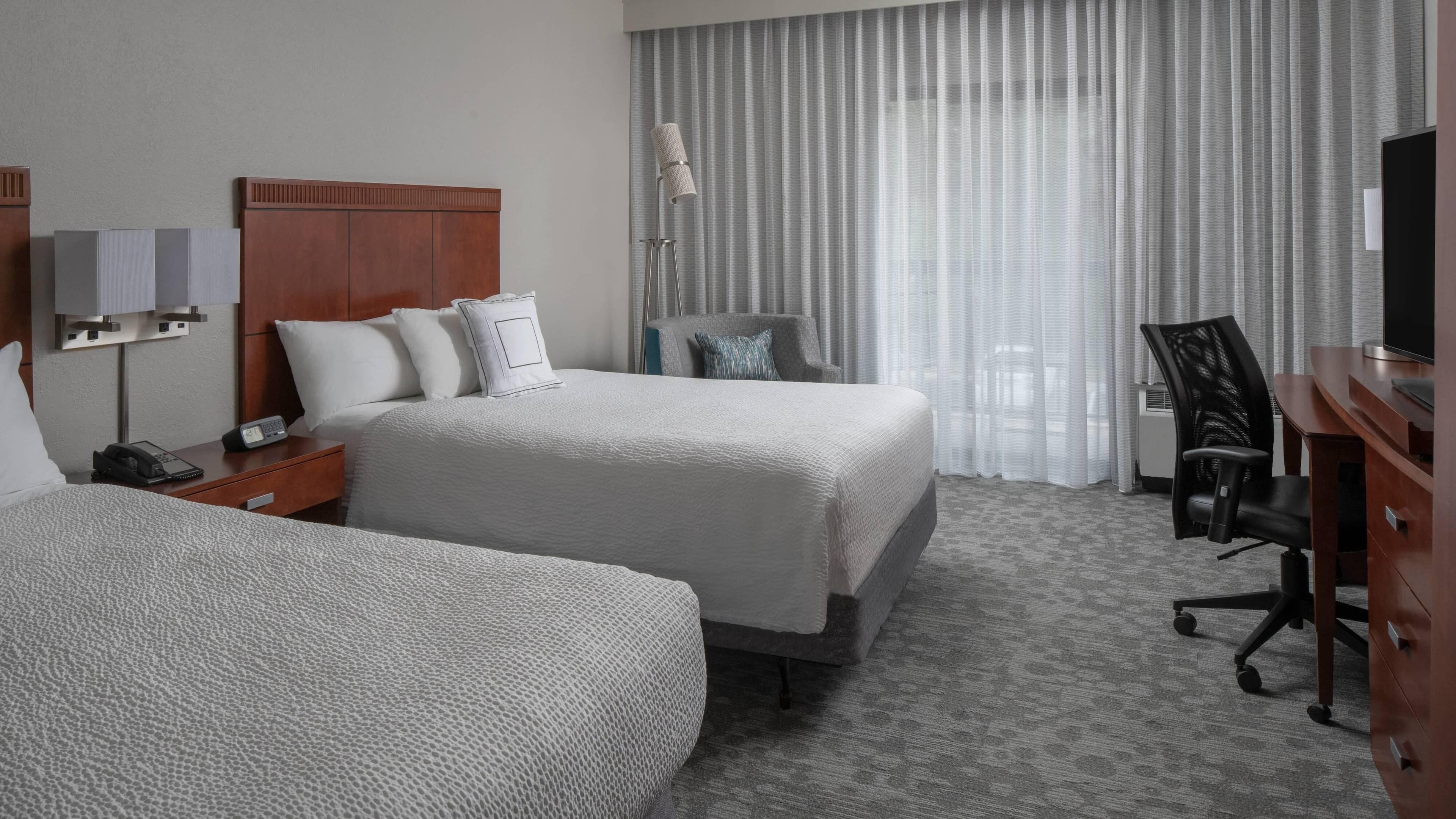 Holiday Inn Express & Suites Jacksonville - MacClenny I-10 - Image 5