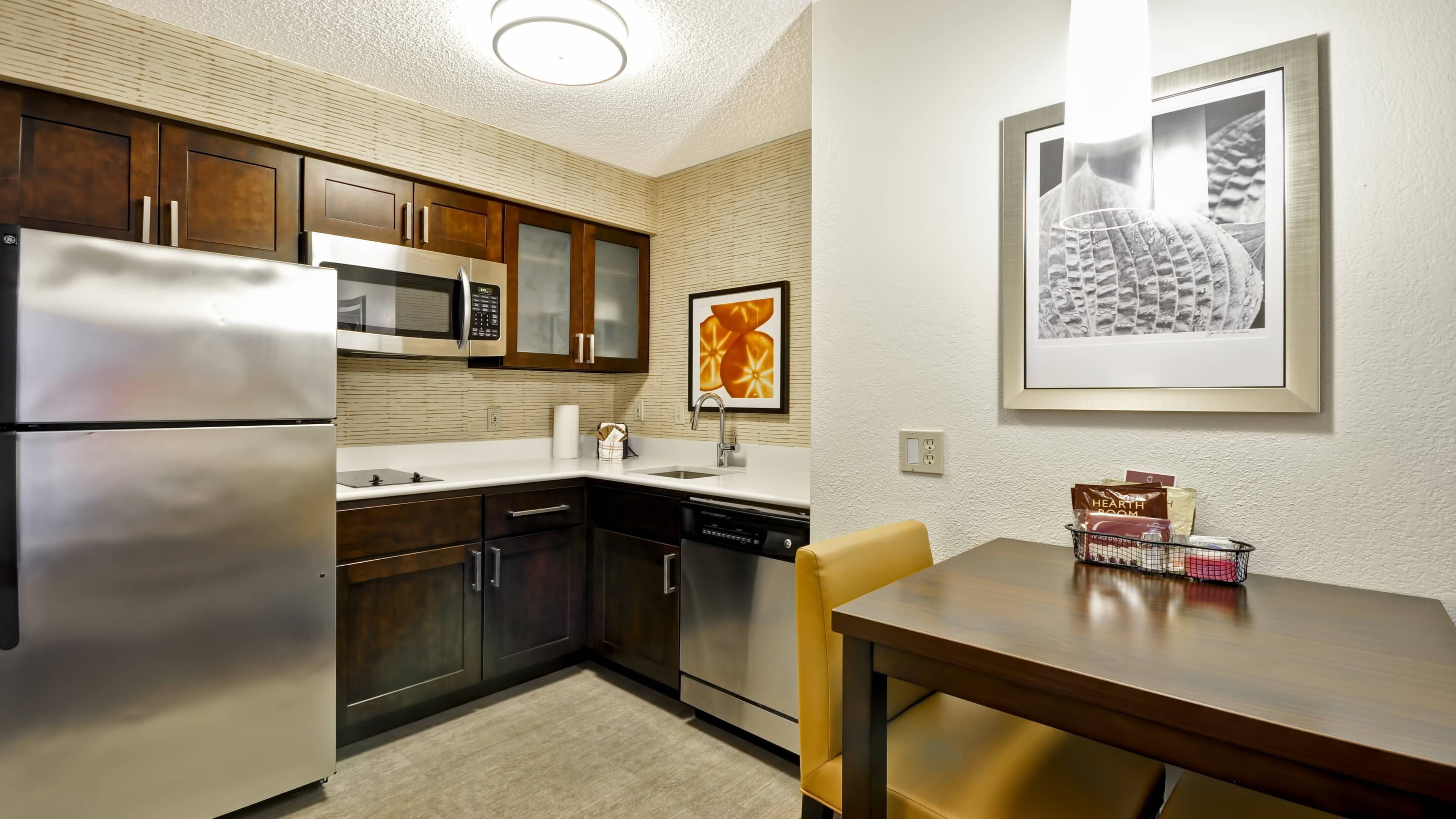 1 Bedroom 2 room Suite - Image 5