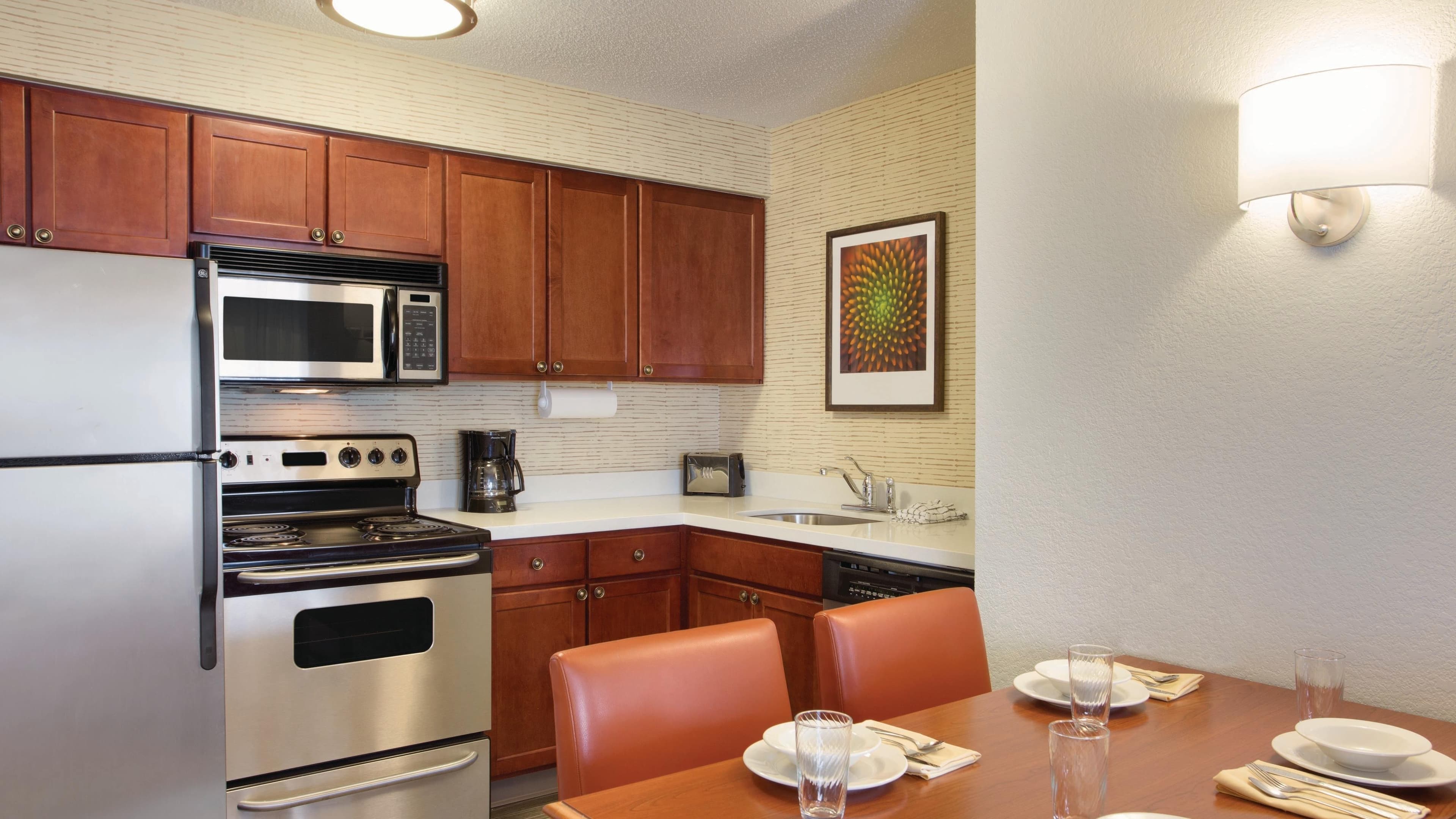 1 Bedroom 2 room Suite - Image 1
