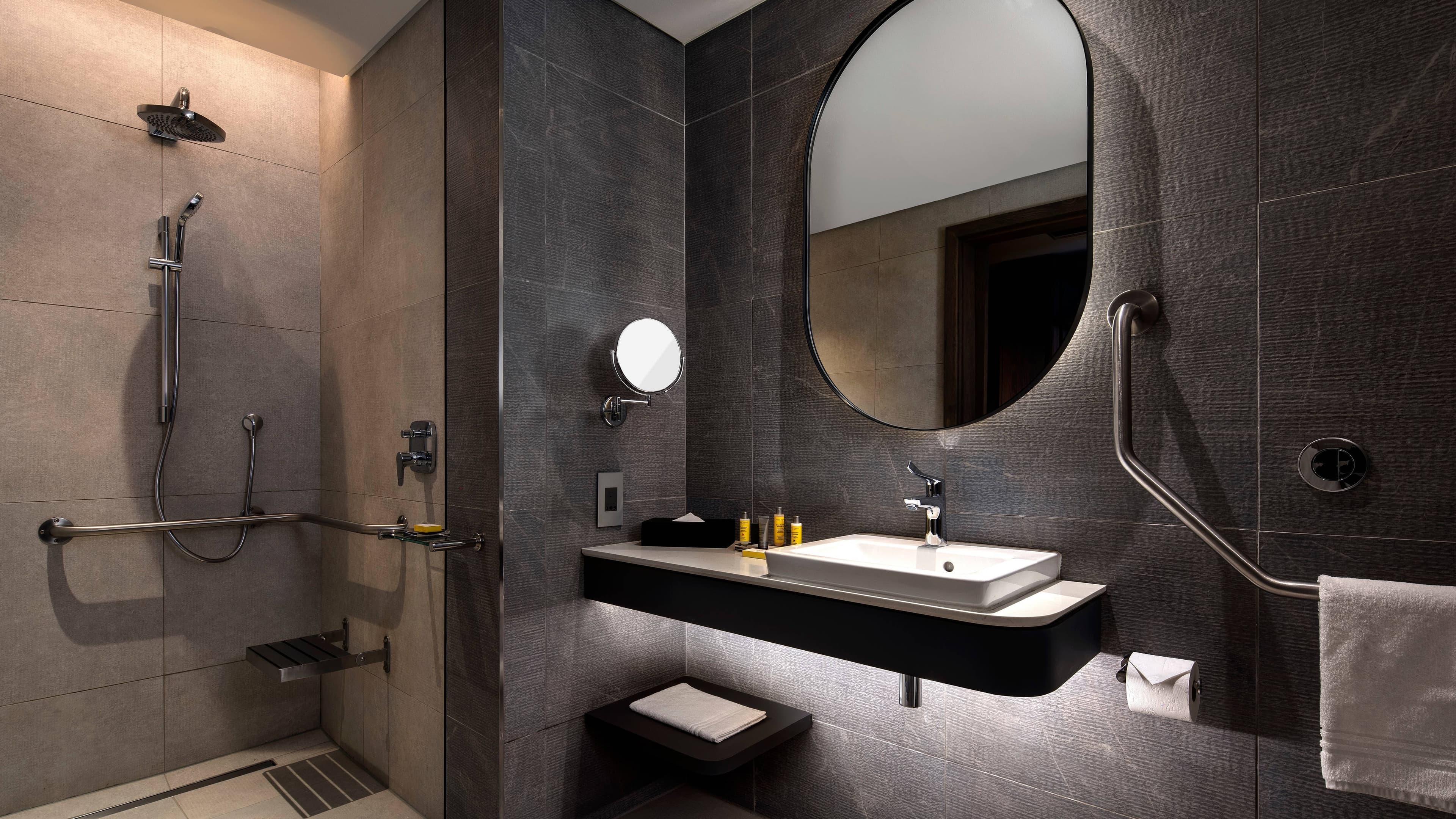 Deluxe Guest room - Image 6