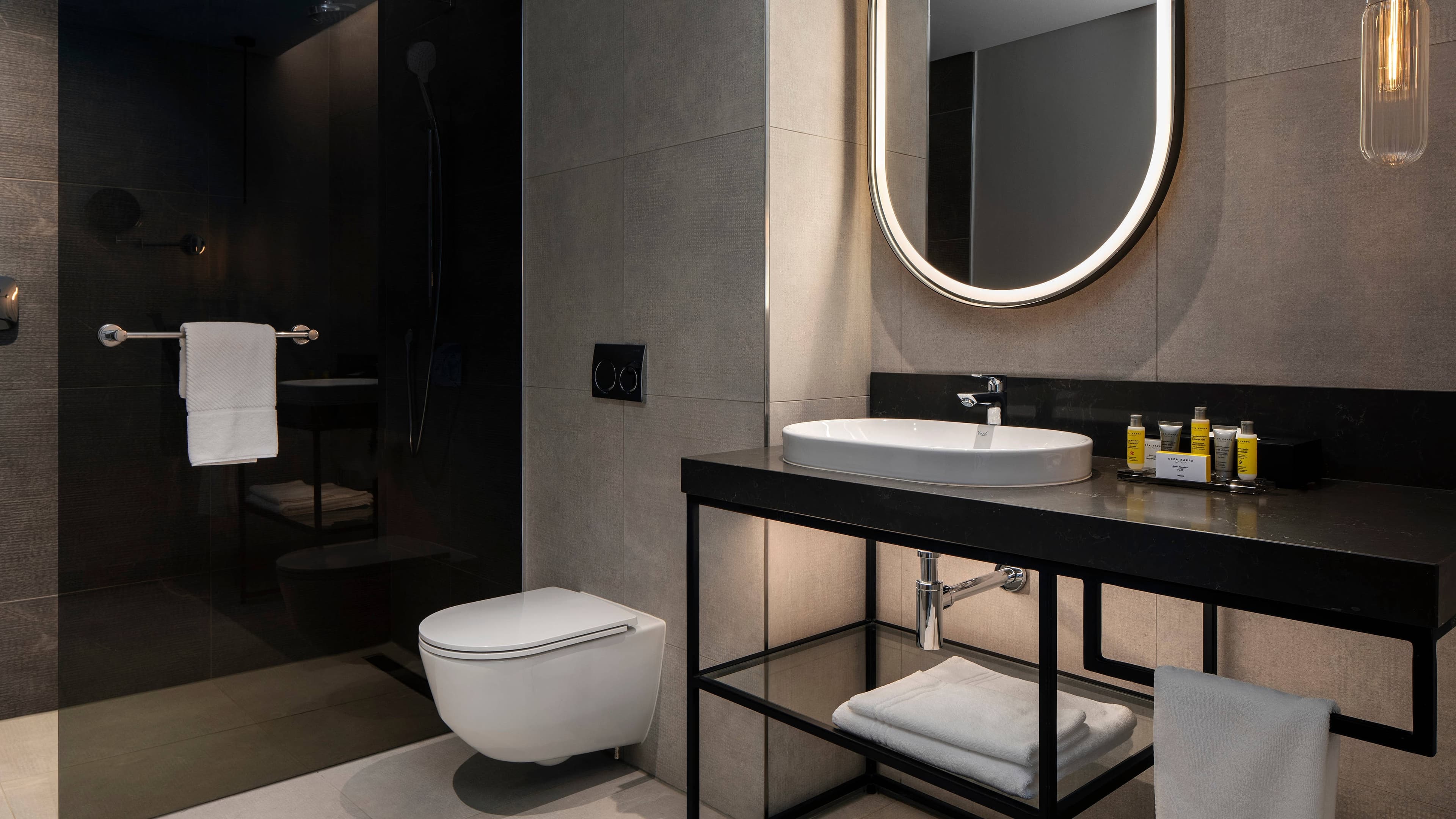 Deluxe Guest room - Image 7