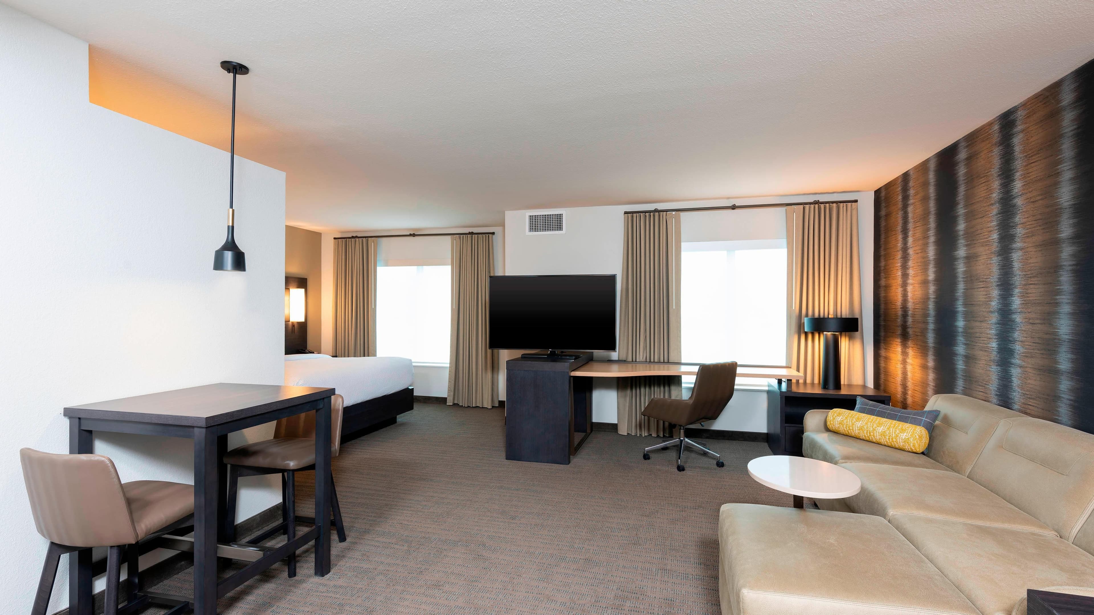 Studio King Suite - Image 6