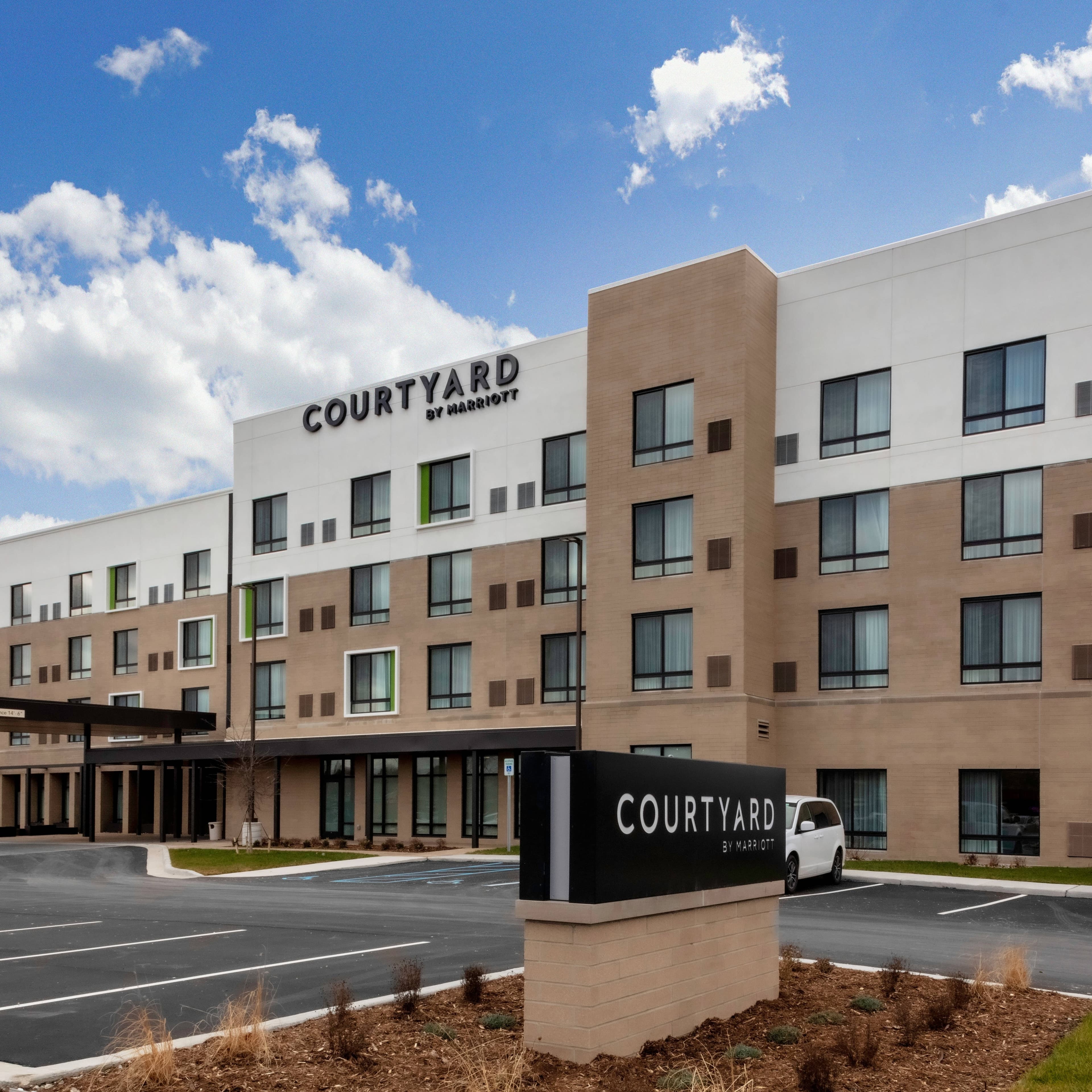 Courtyard East Lansing Okemos - Image 1