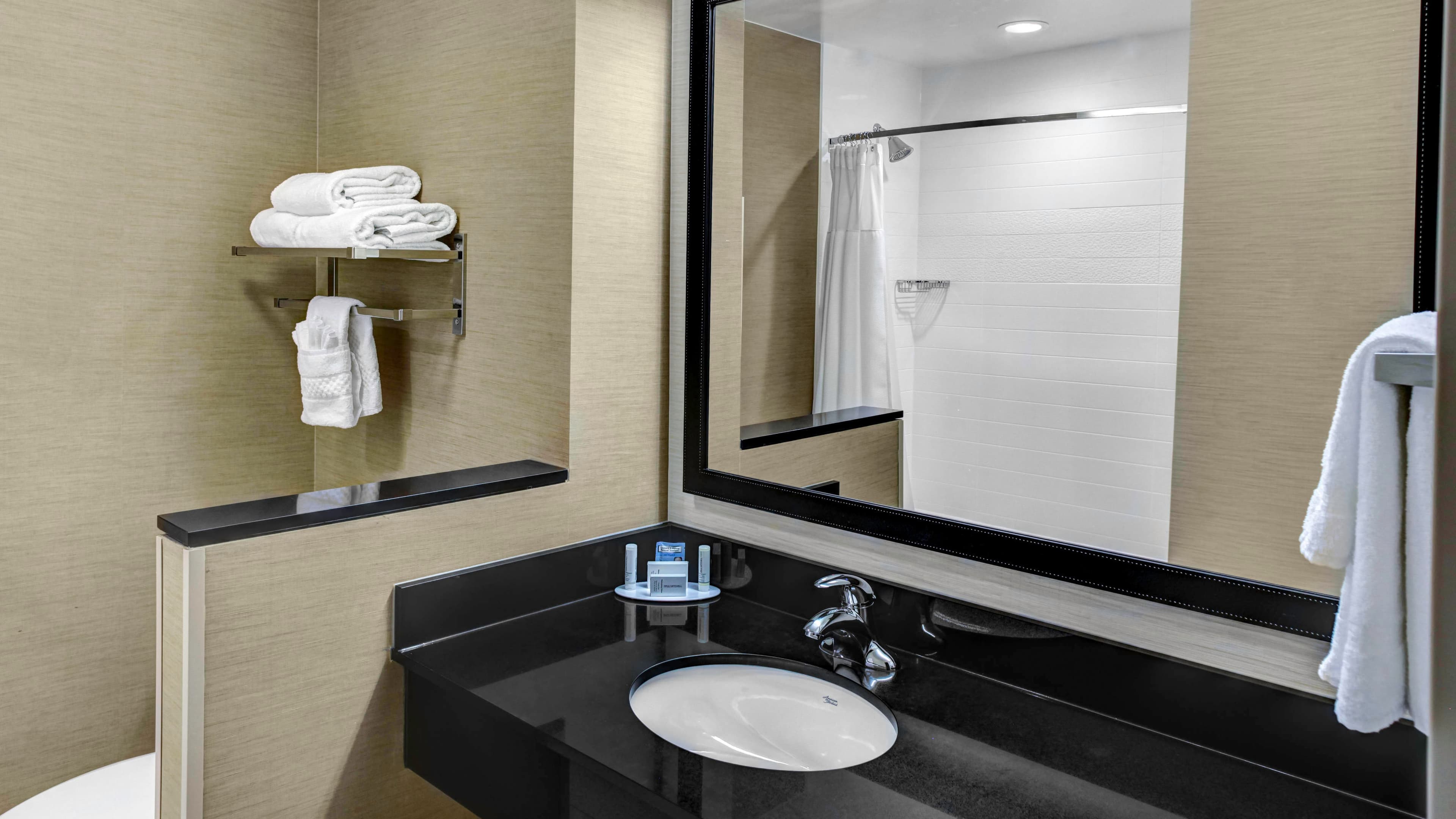 Fairfield Inn & Suites Lansing at Eastwood — 7