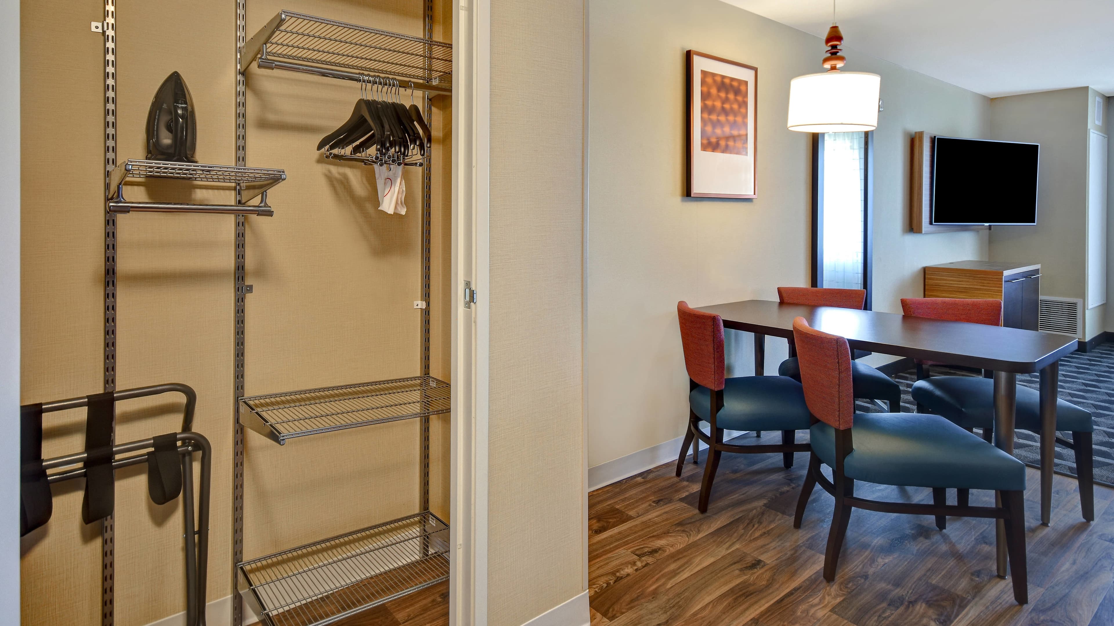 Holiday Inn Express & Suites Las Vegas - E Tropicana — 28