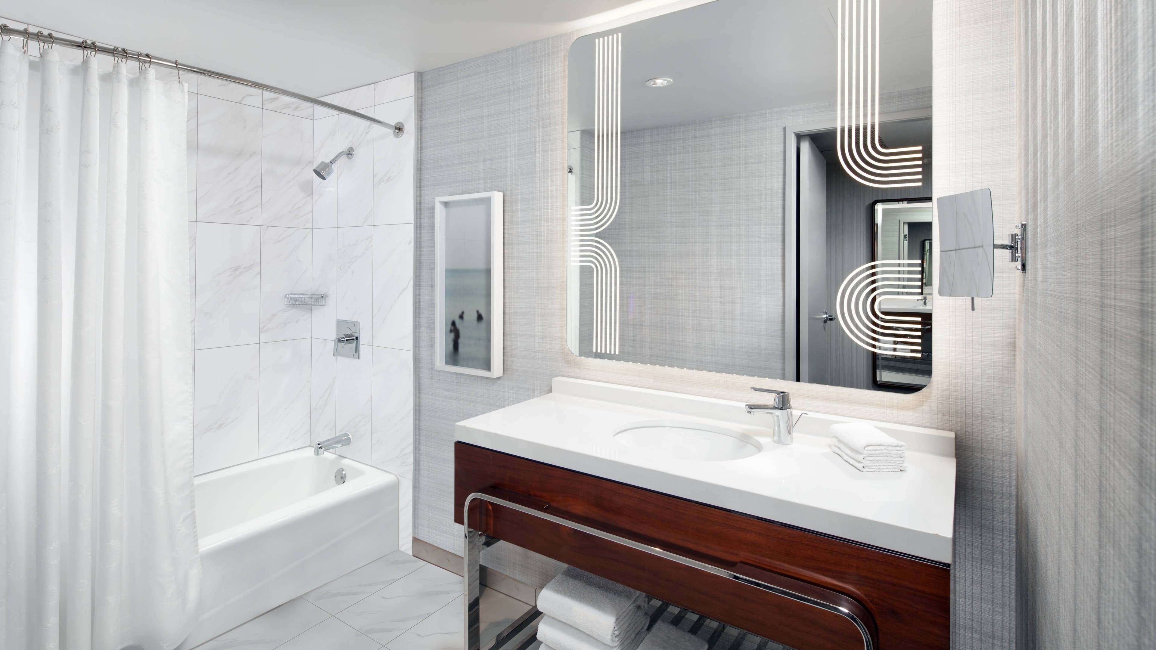 Sheraton Grand Los Angeles - Image 5