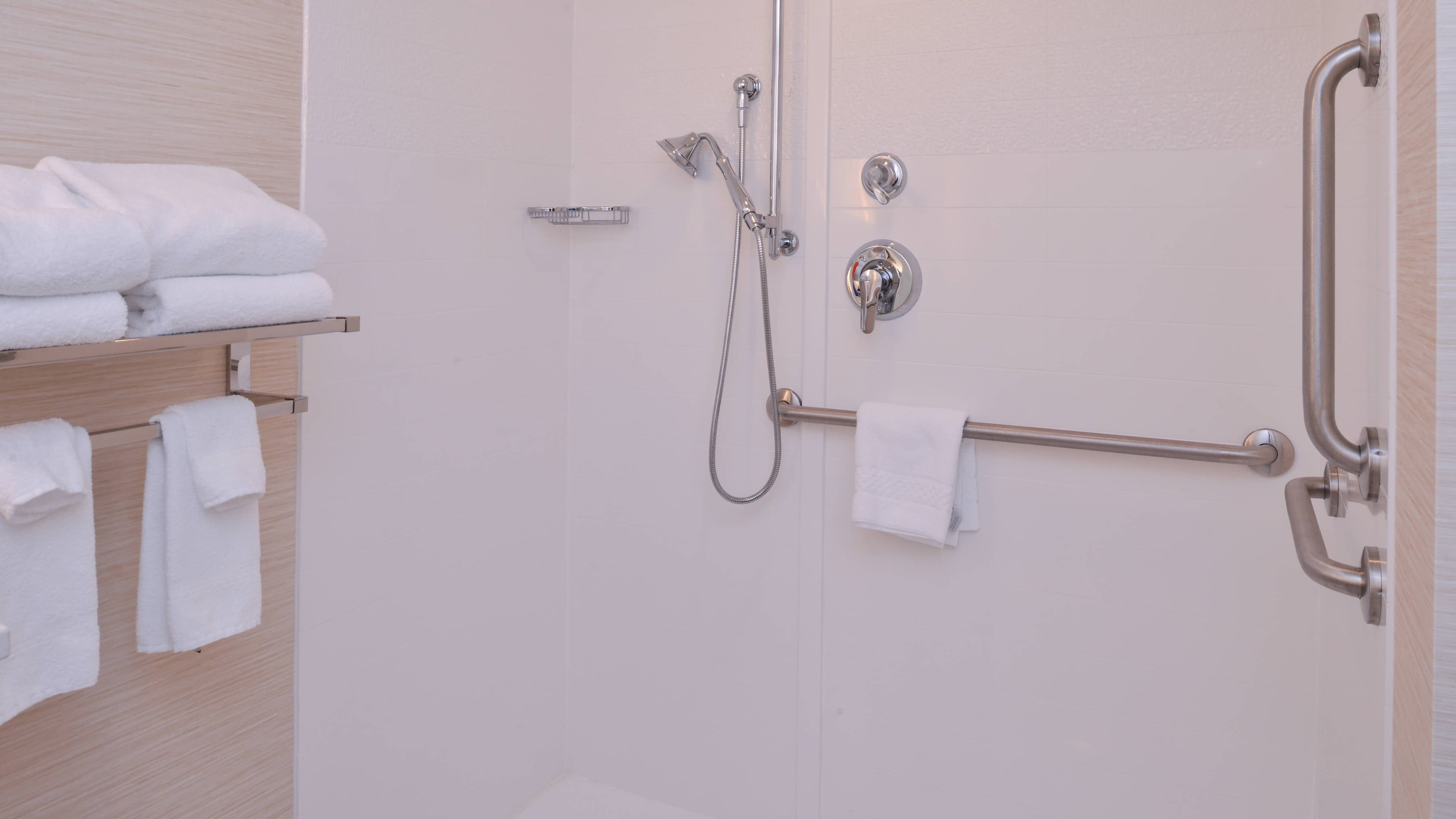 Fairfield Inn & Suites Plymouth White Mountains — 9