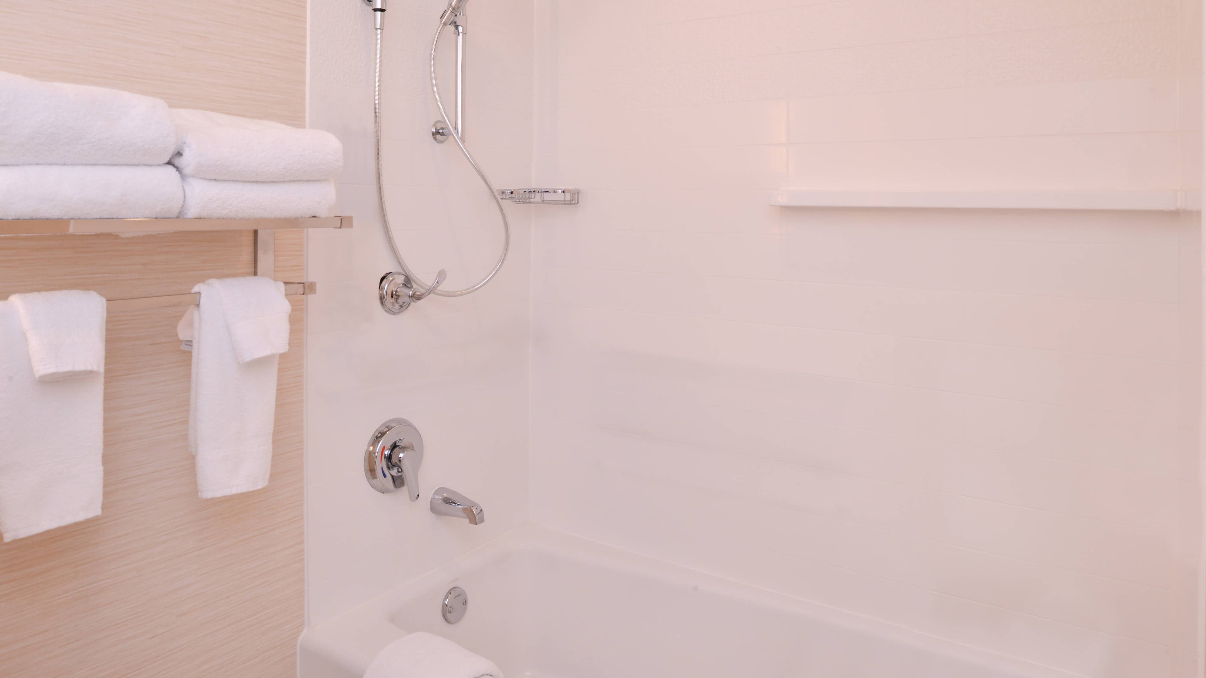 Fairfield Inn & Suites Plymouth White Mountains — 7