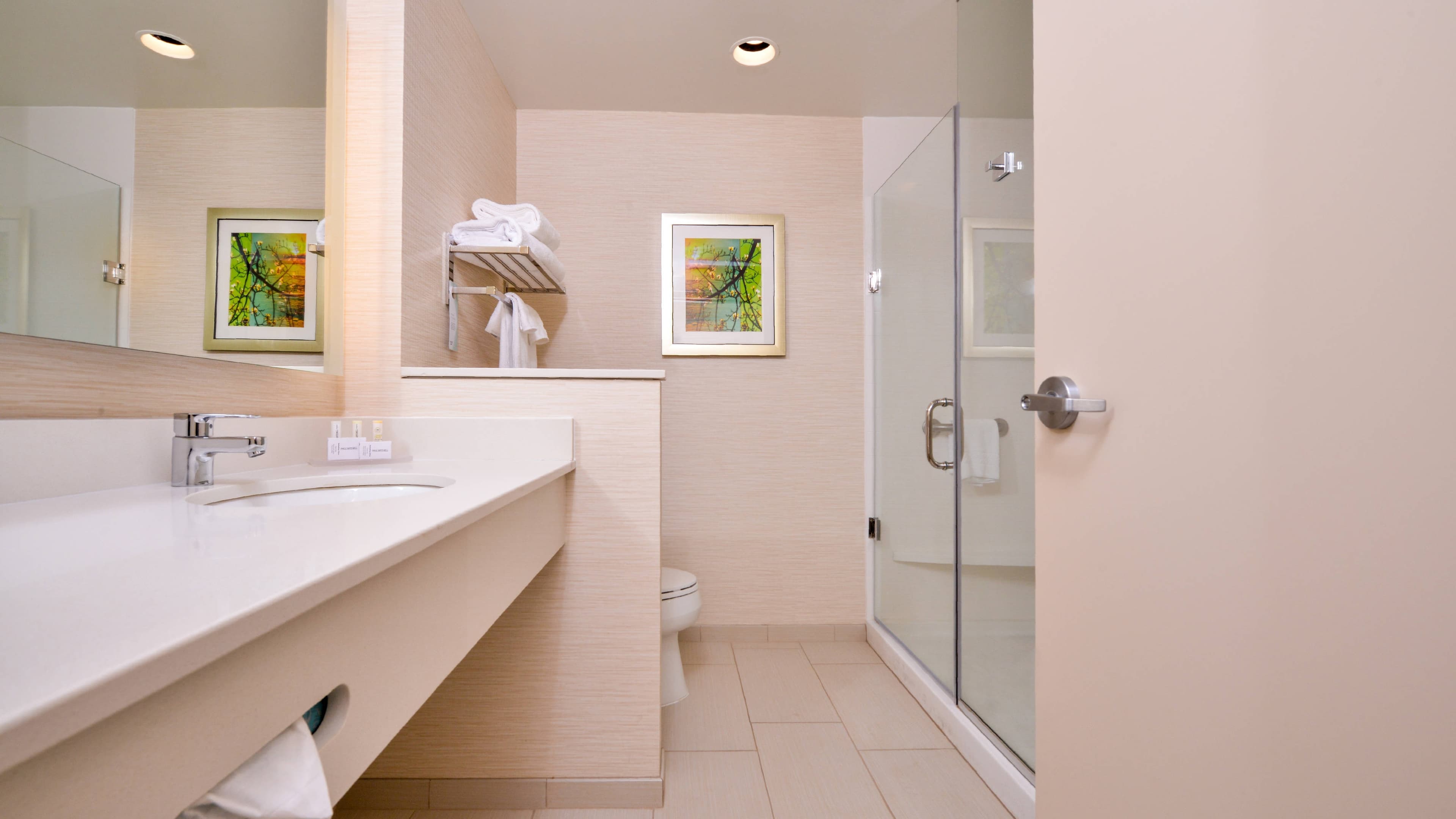 Fairfield Inn & Suites Plymouth White Mountains - Image 4