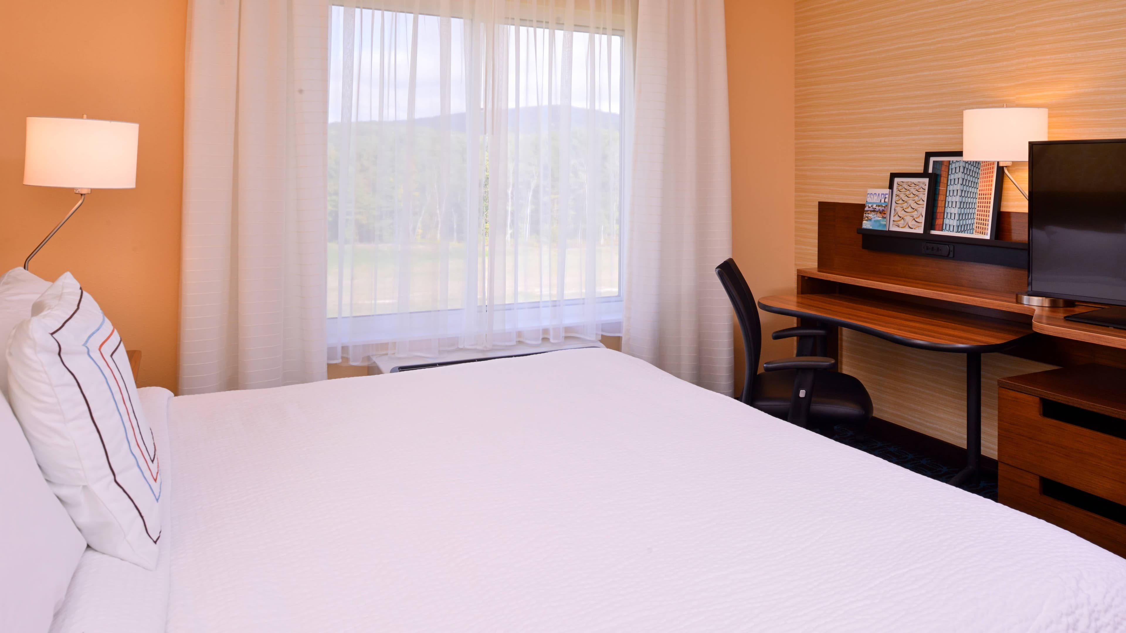 Fairfield Inn & Suites Plymouth White Mountains - Image 3