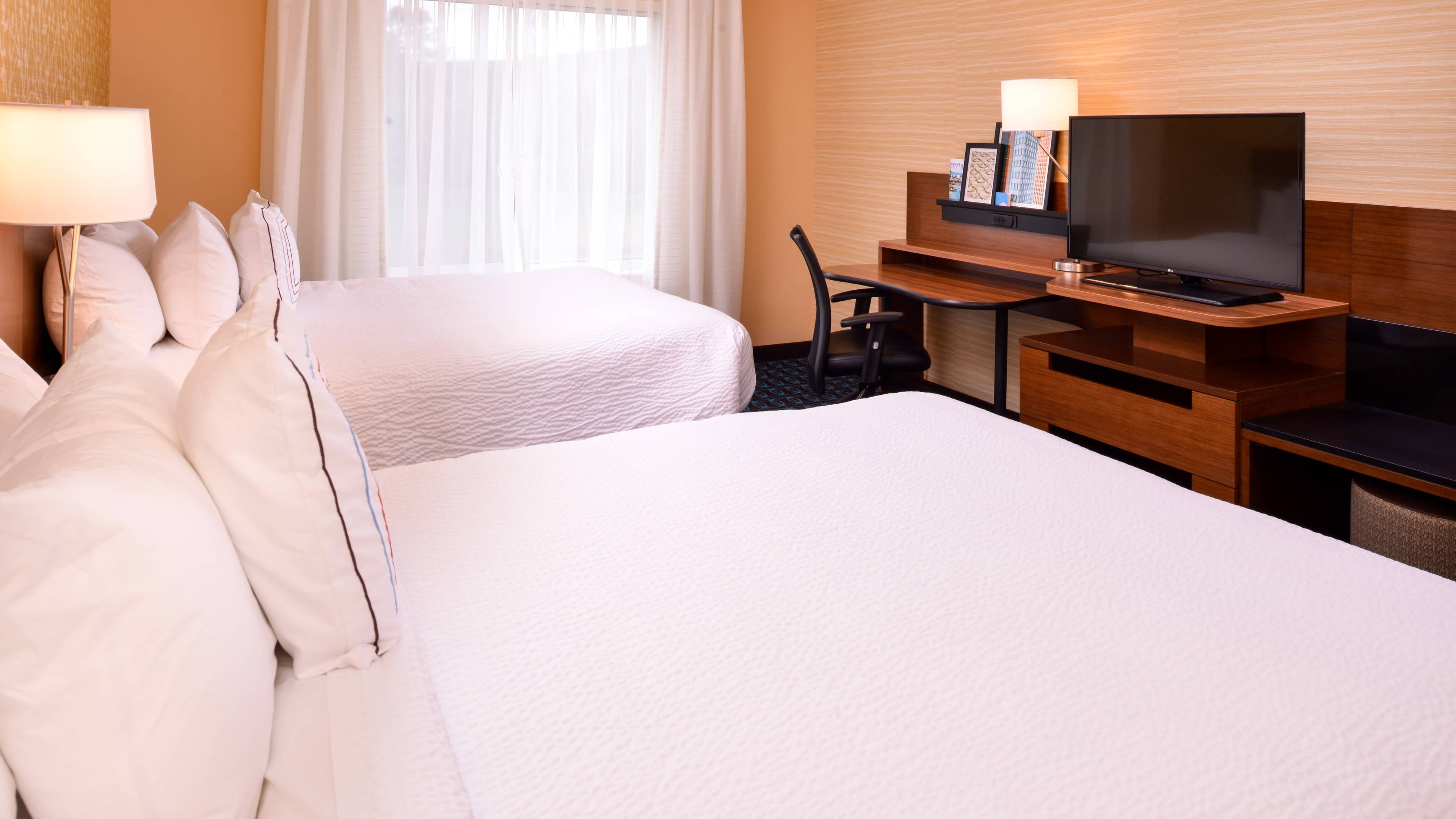 Fairfield Inn & Suites Plymouth White Mountains — 11