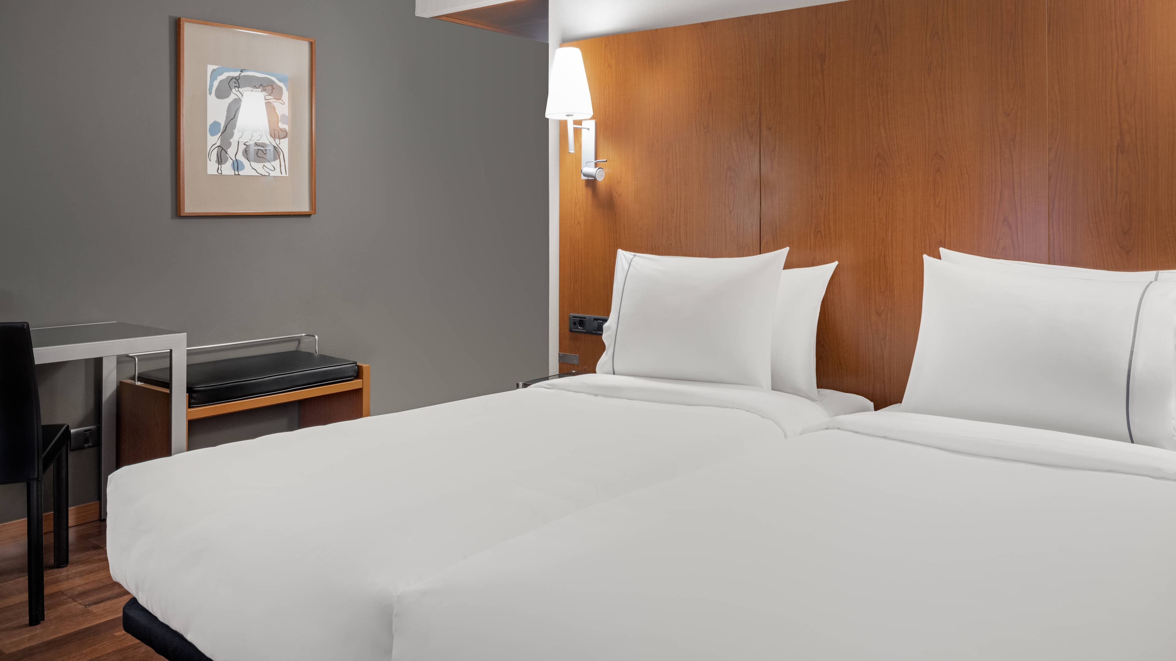 AC Hotel Ponferrada - Image 2