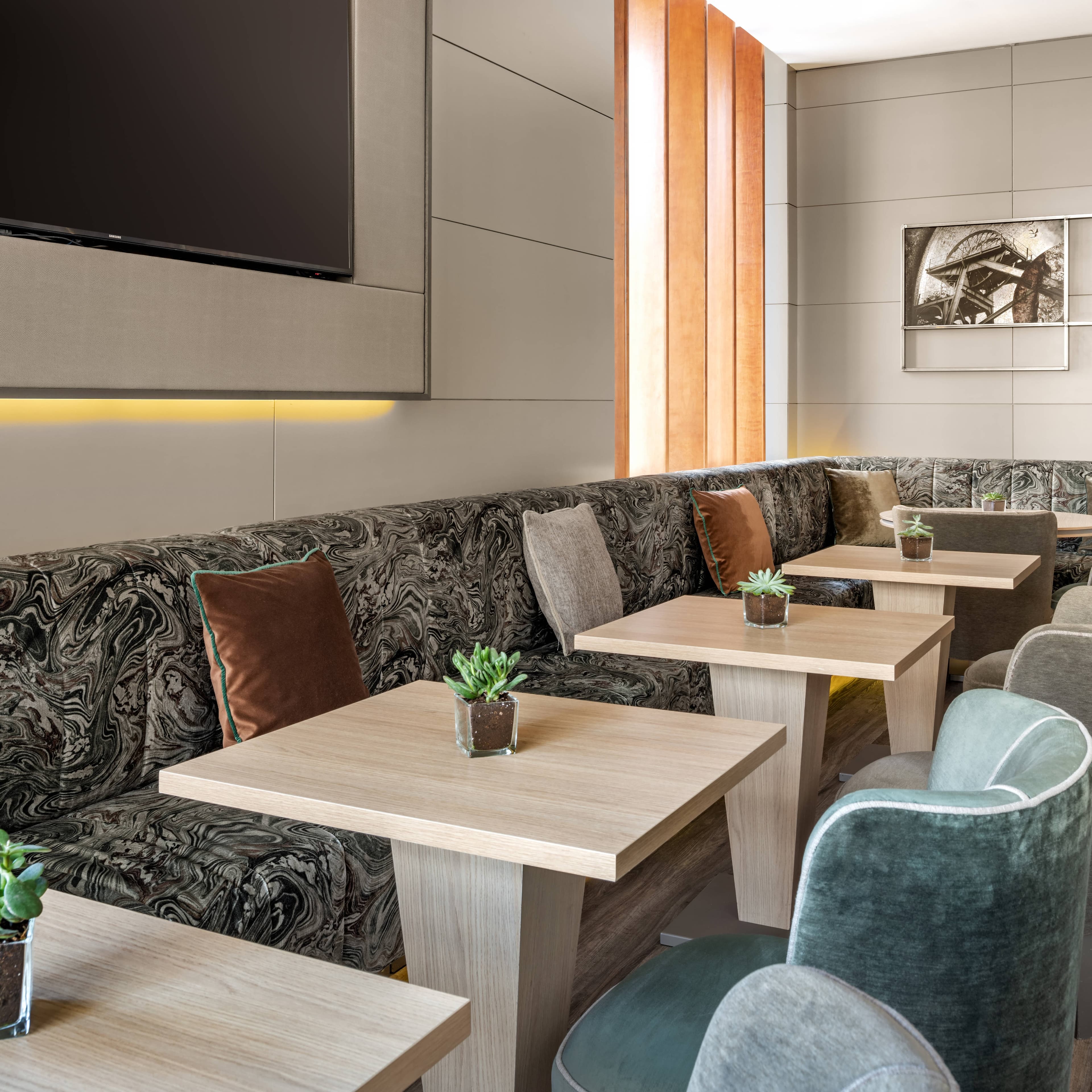 AC Hotel Ponferrada - Image 1