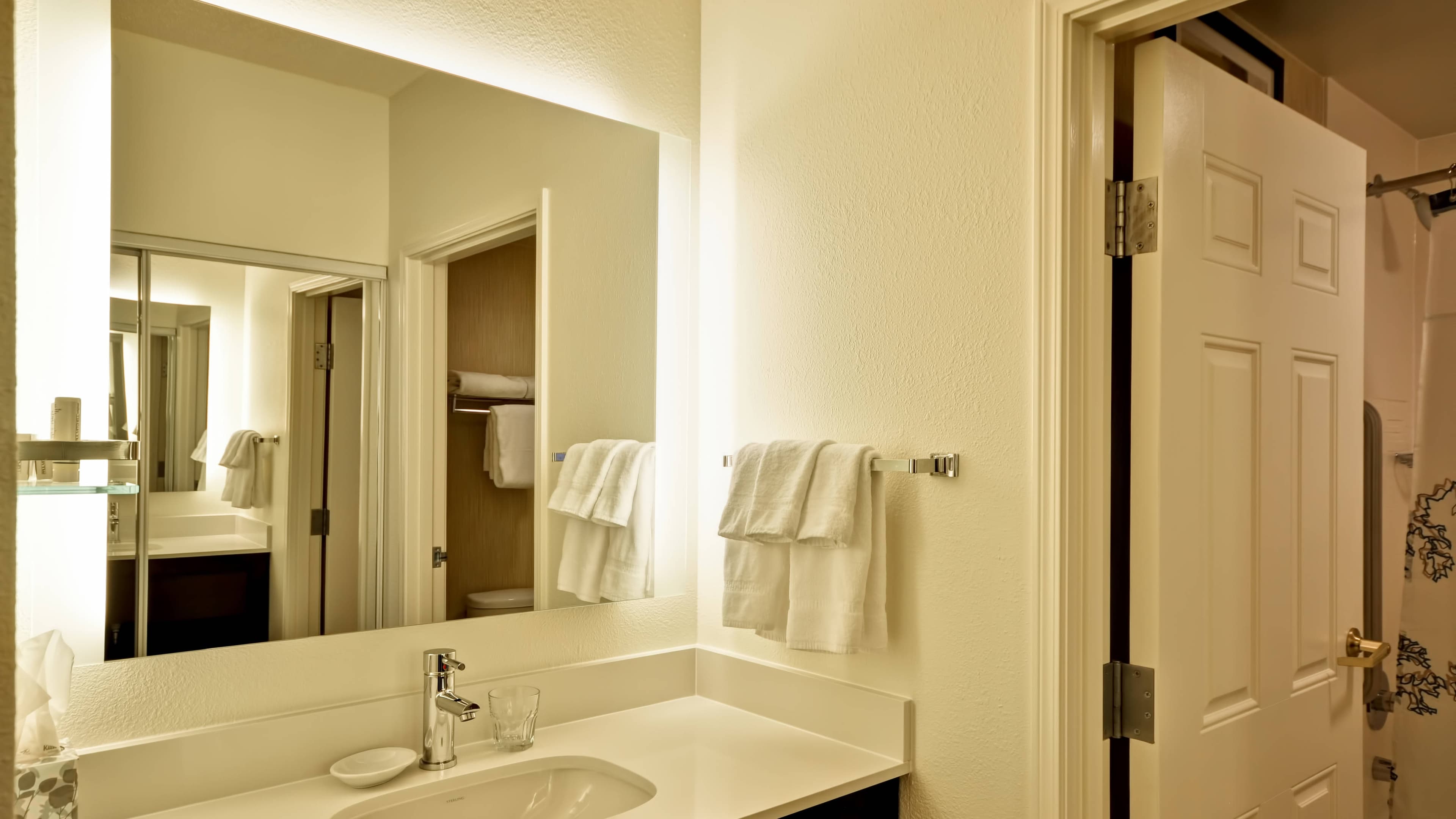 1 Bedroom 2 room Suite - Image 6