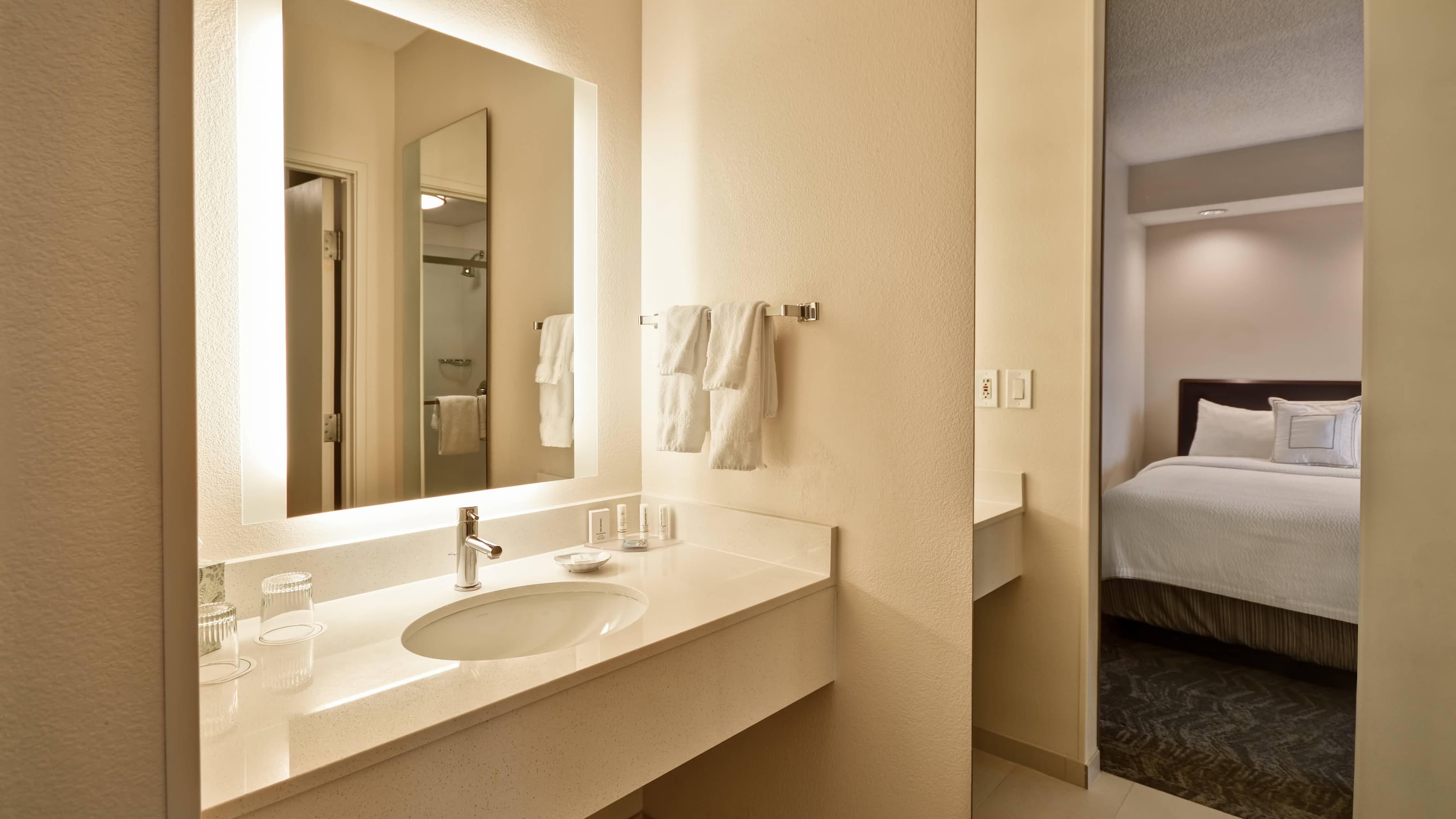 Suite - Image 6
