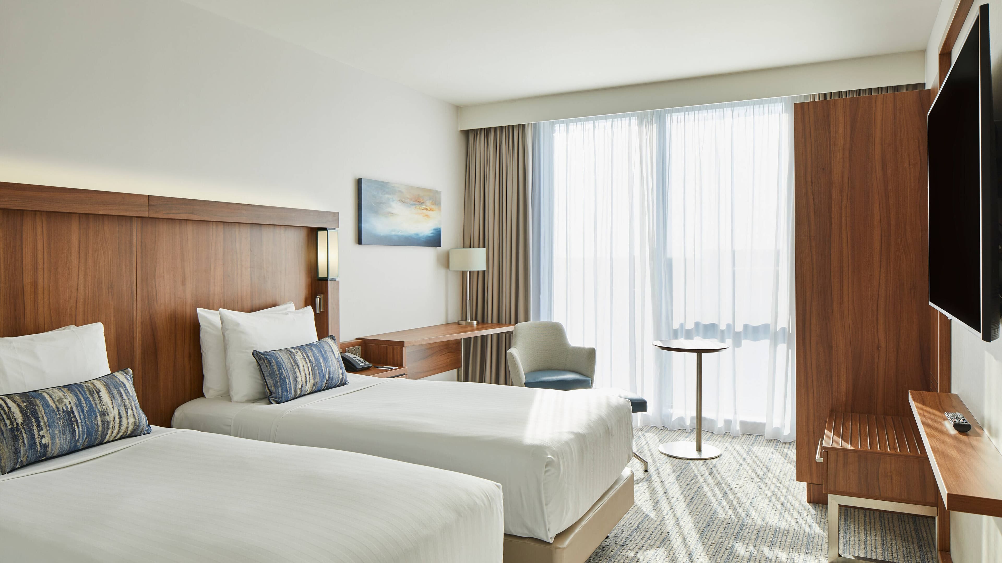 Courtyard London Heathrow Airport - Image 4