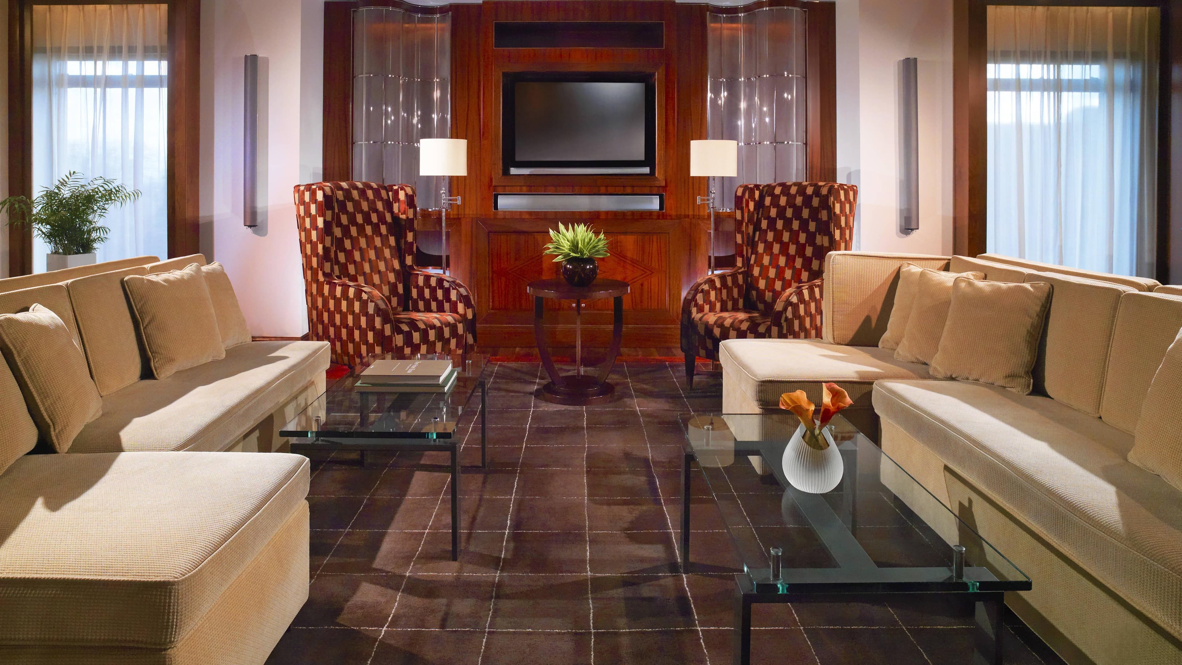 Club Room - Image 7