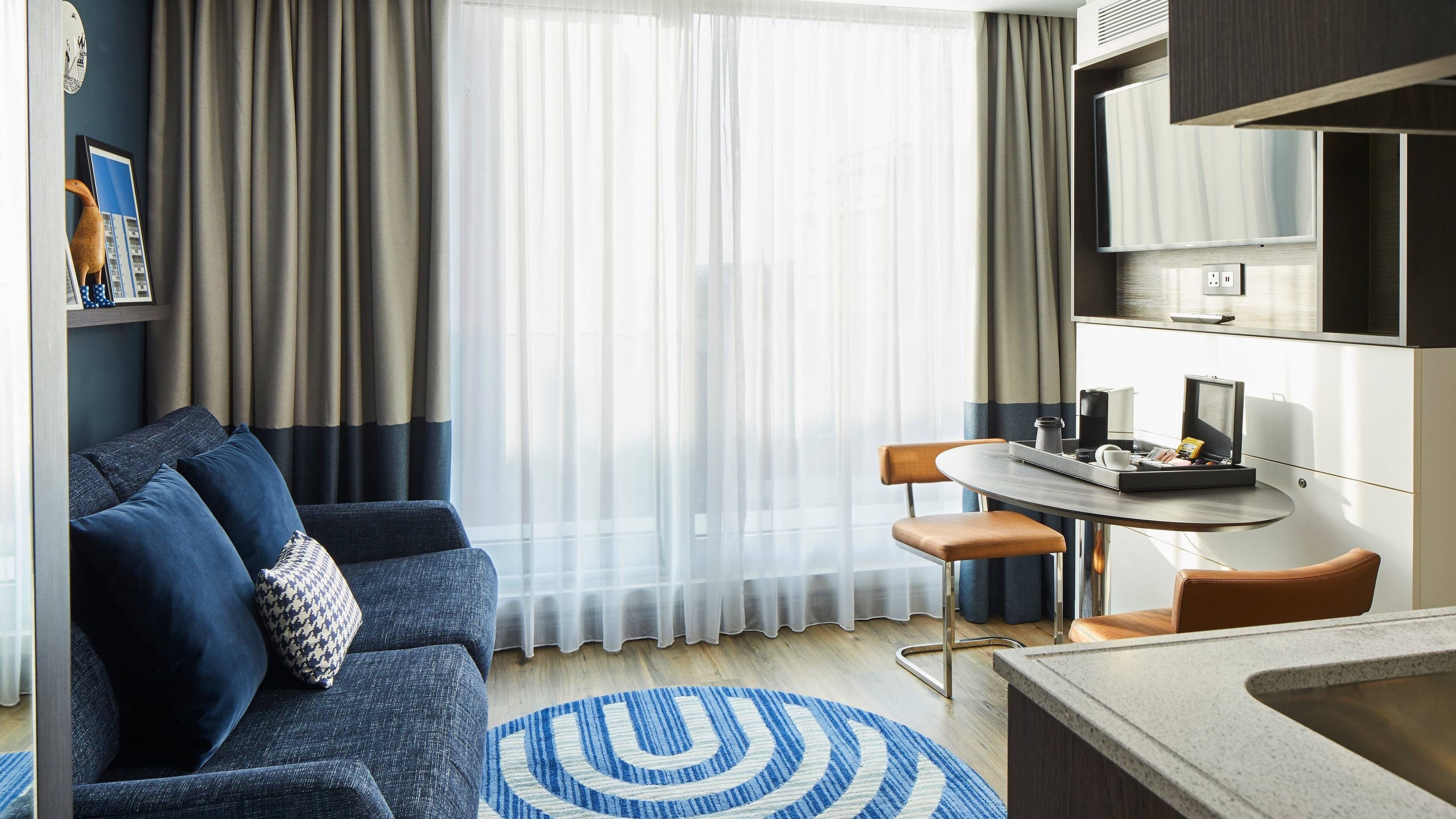 Twin Bedroom Open Plan - Image 1