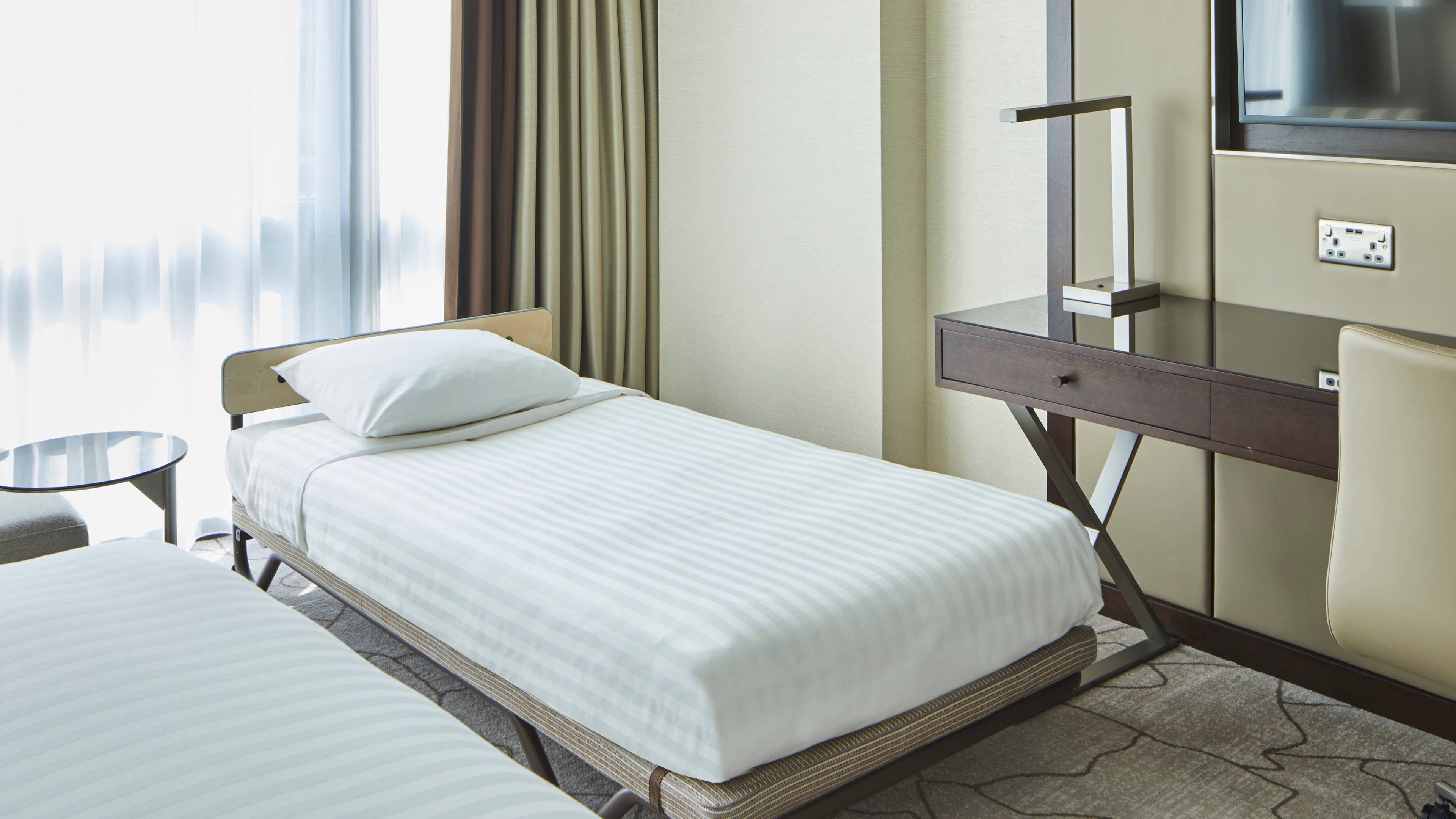 Deluxe Room - Image 4