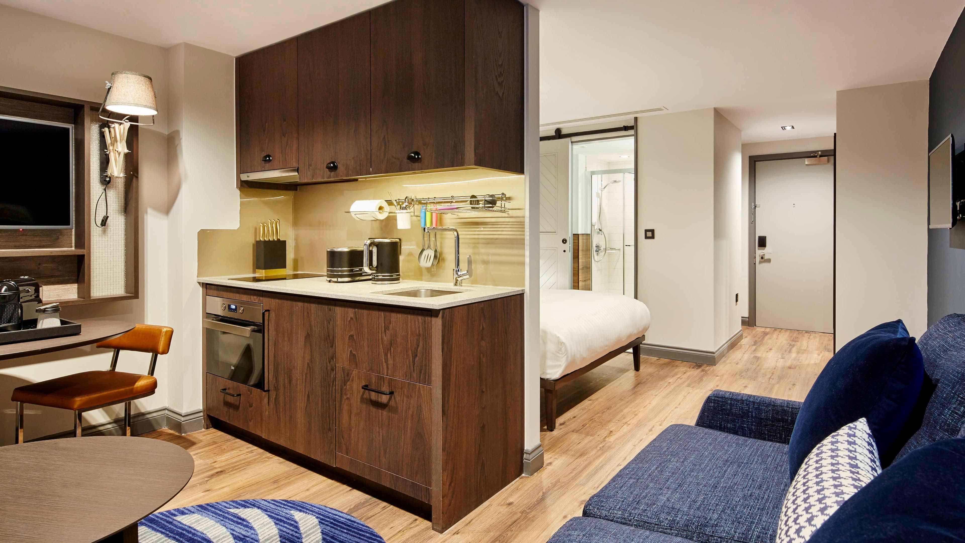 One Bedroom Open Plan - Image 3