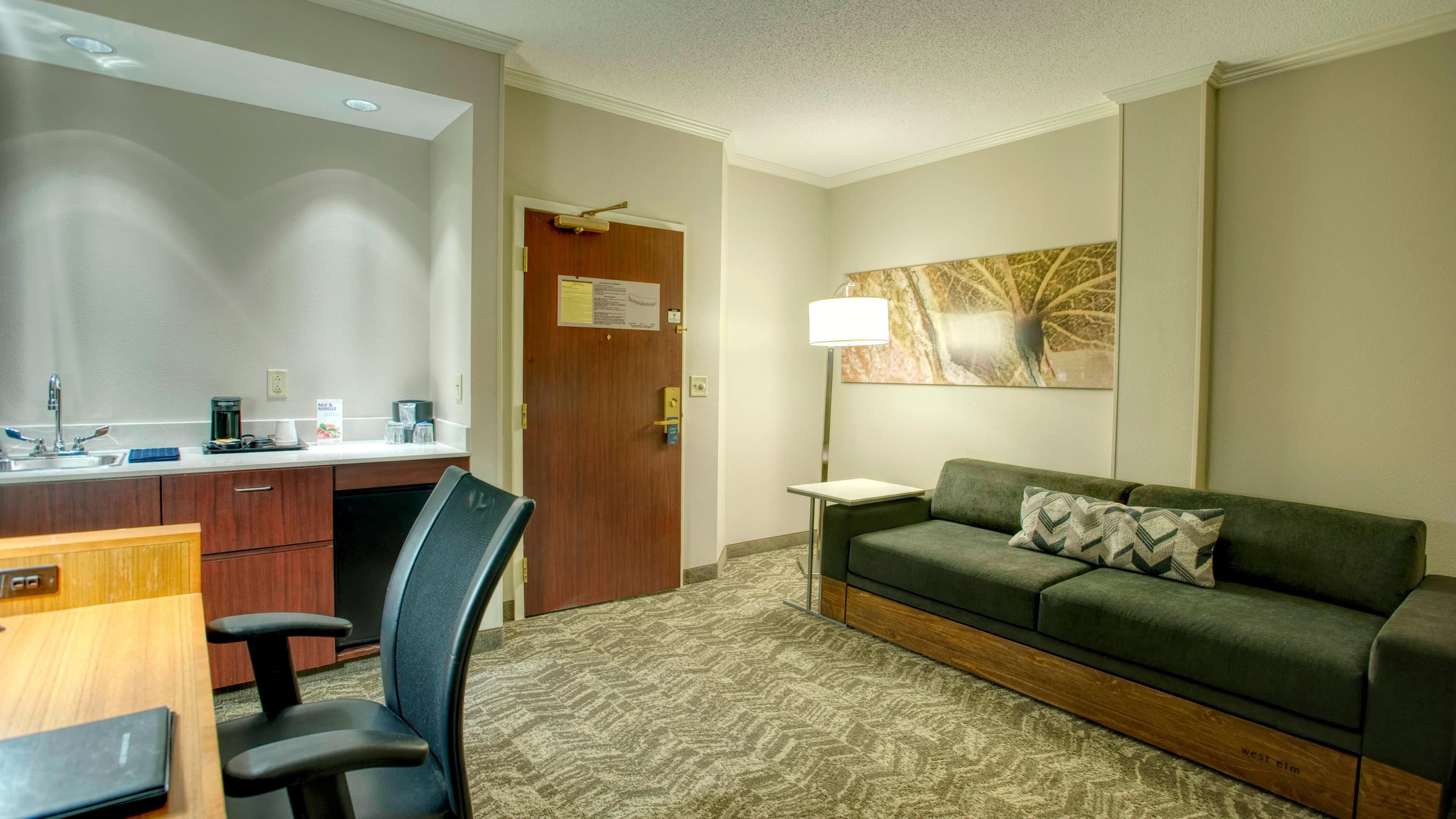 Suite - Image 1