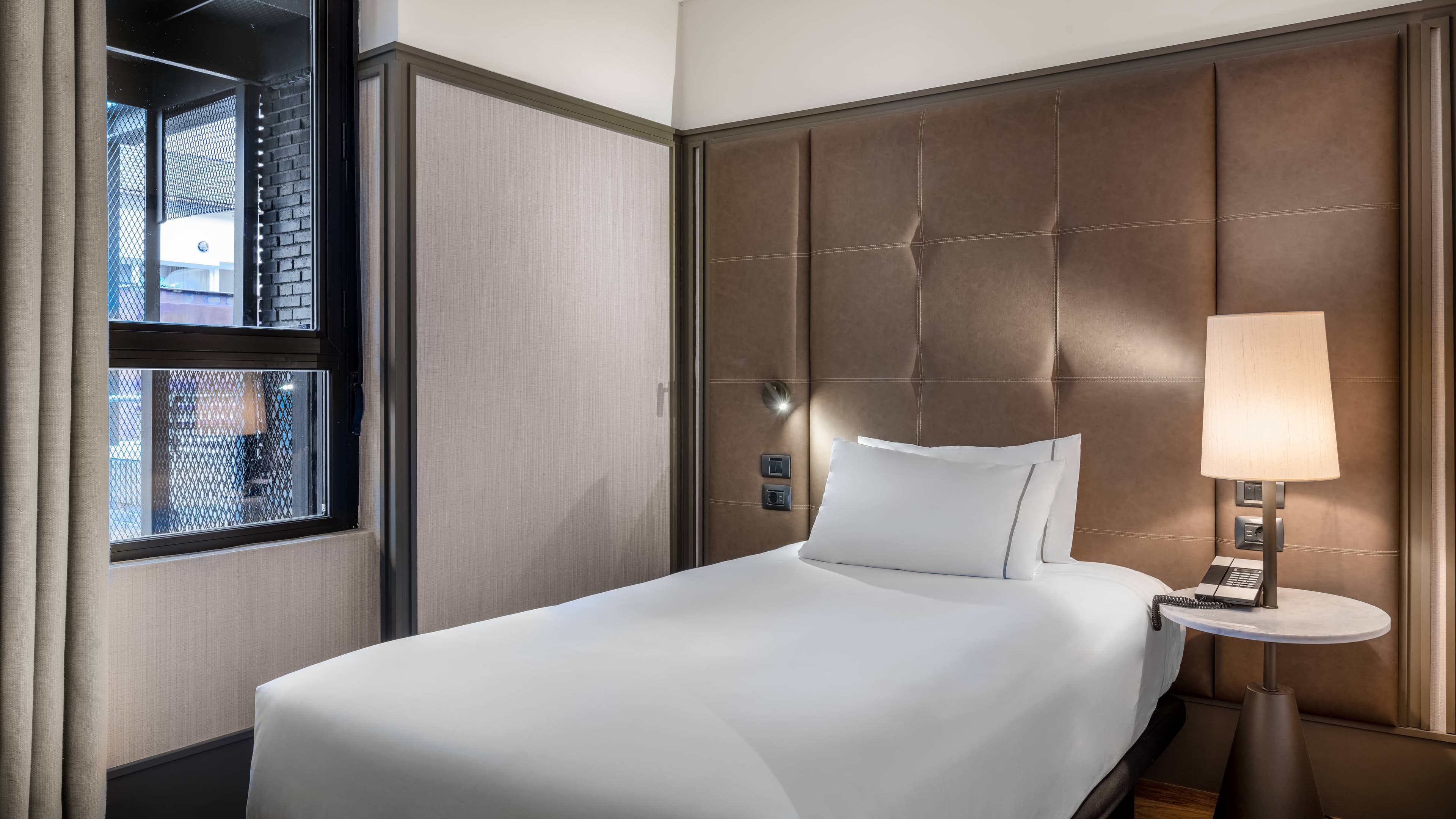 AC Hotel Avenida de America — 8