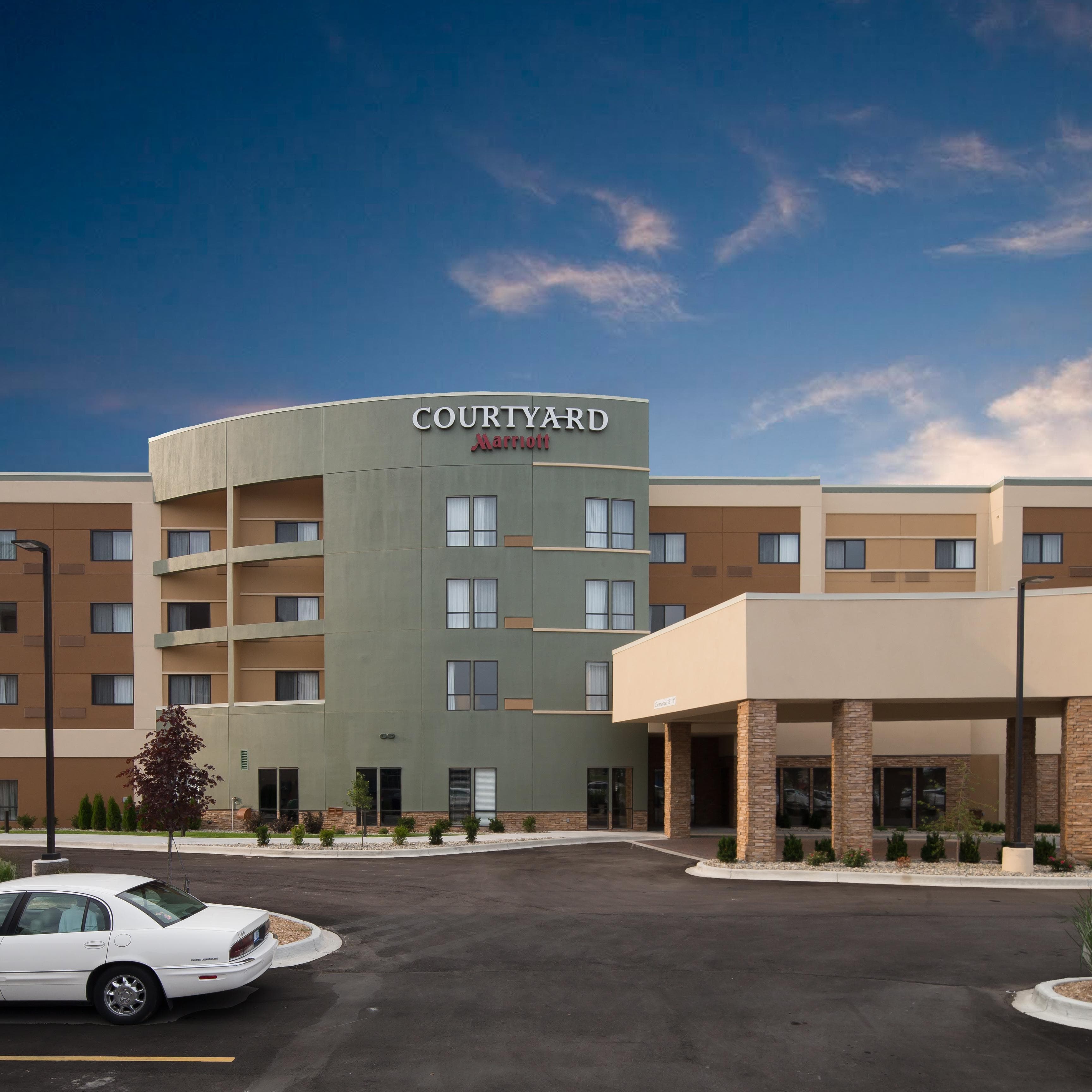 Courtyard Bay City - Image 1