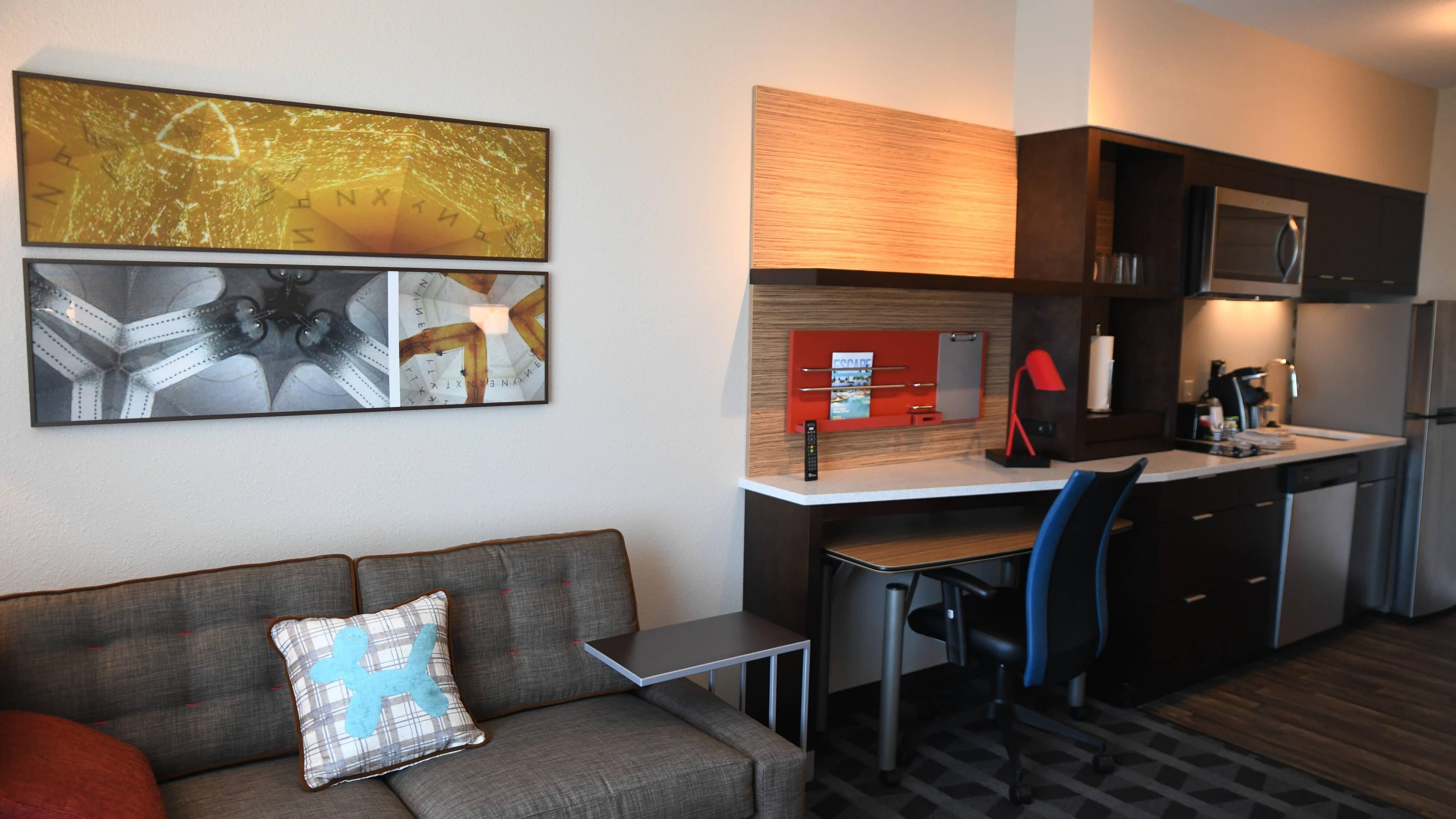 TownePlace Suites Kansas City at Briarcliff - Image 2