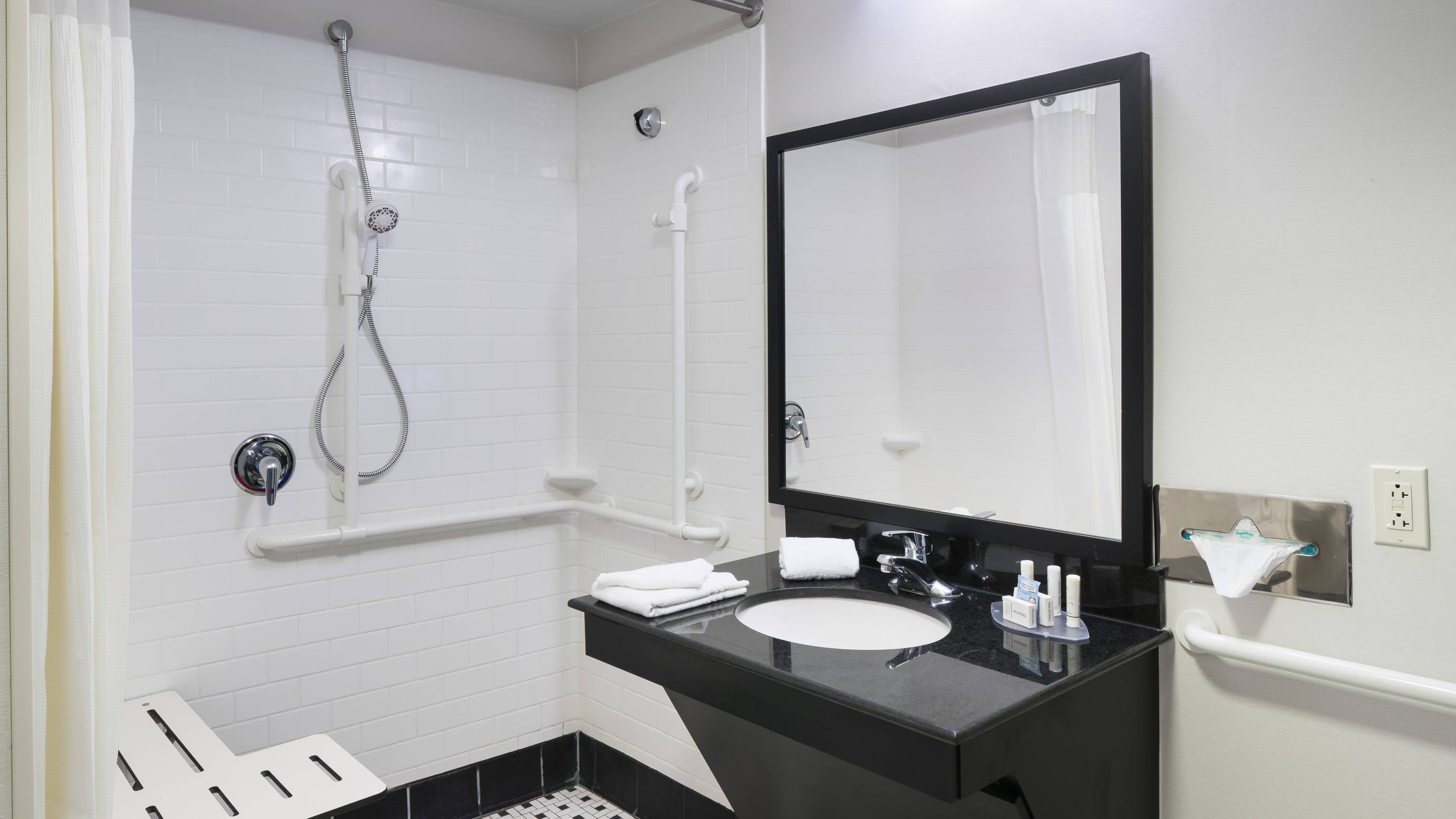 Suite - Image 2