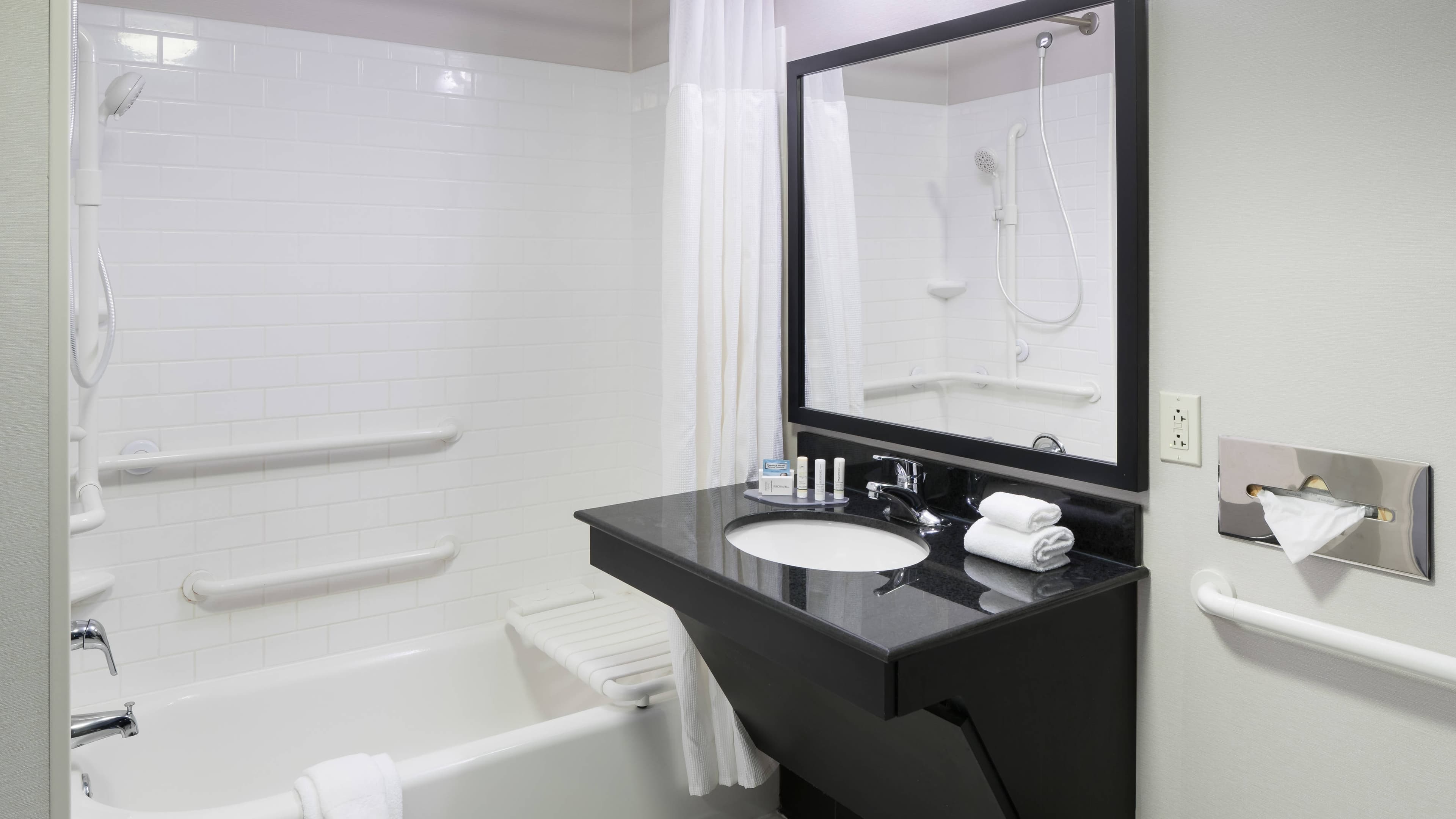 Fairfield Inn & Suites Kansas City Overland Park — 7