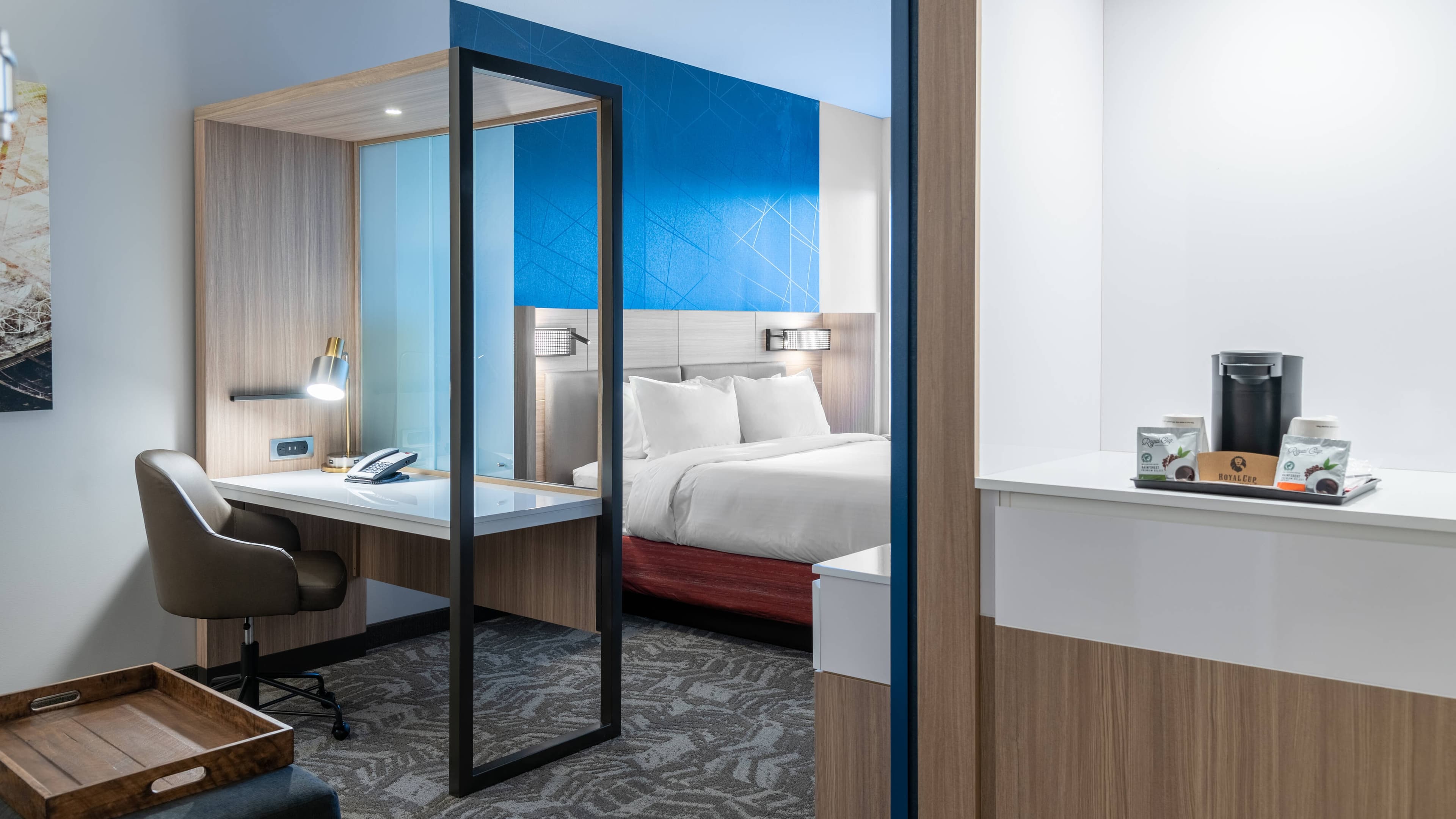Suite - Image 1