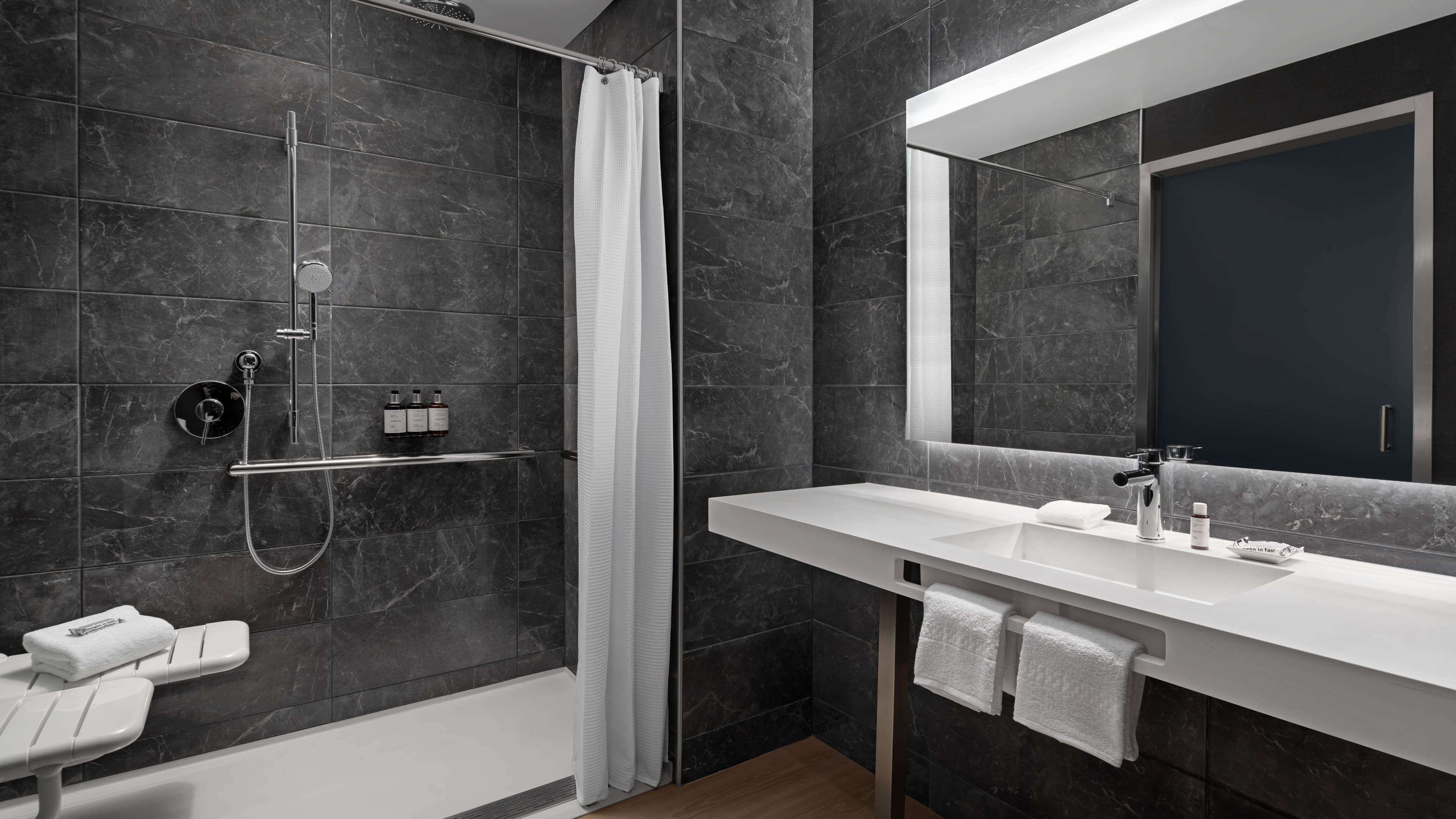Standard King Room - Image 5